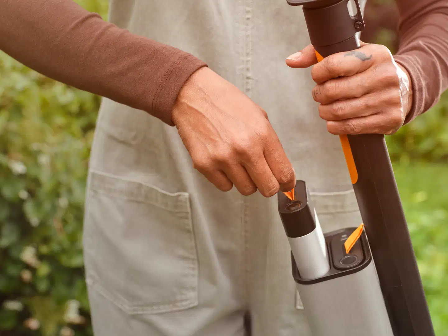 Fiskars akkuraivaussakset, ei akkua - 6