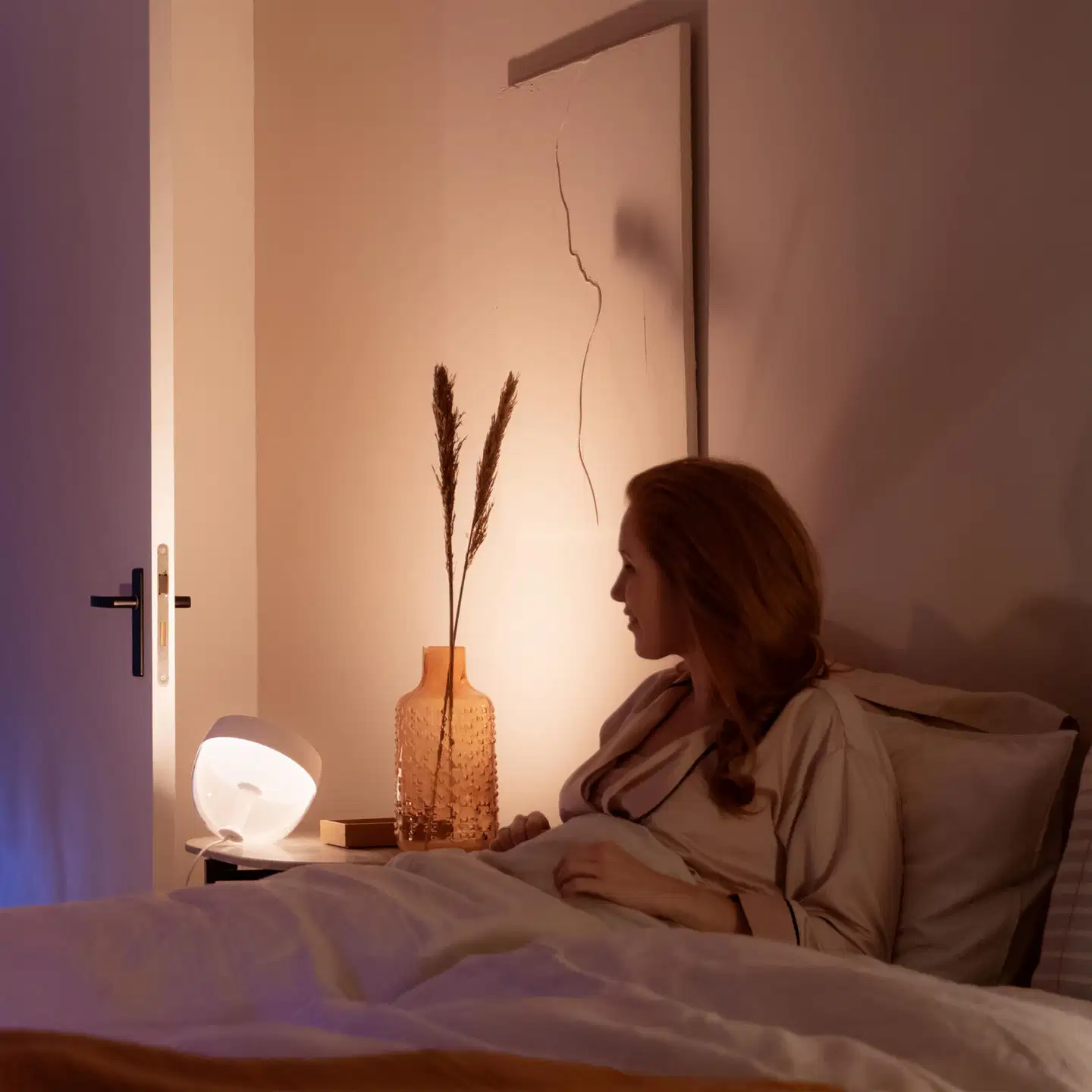 Philips Hue Iris -pöytävalaisin 8W 2000-6500K 570LM valkoinen - 4