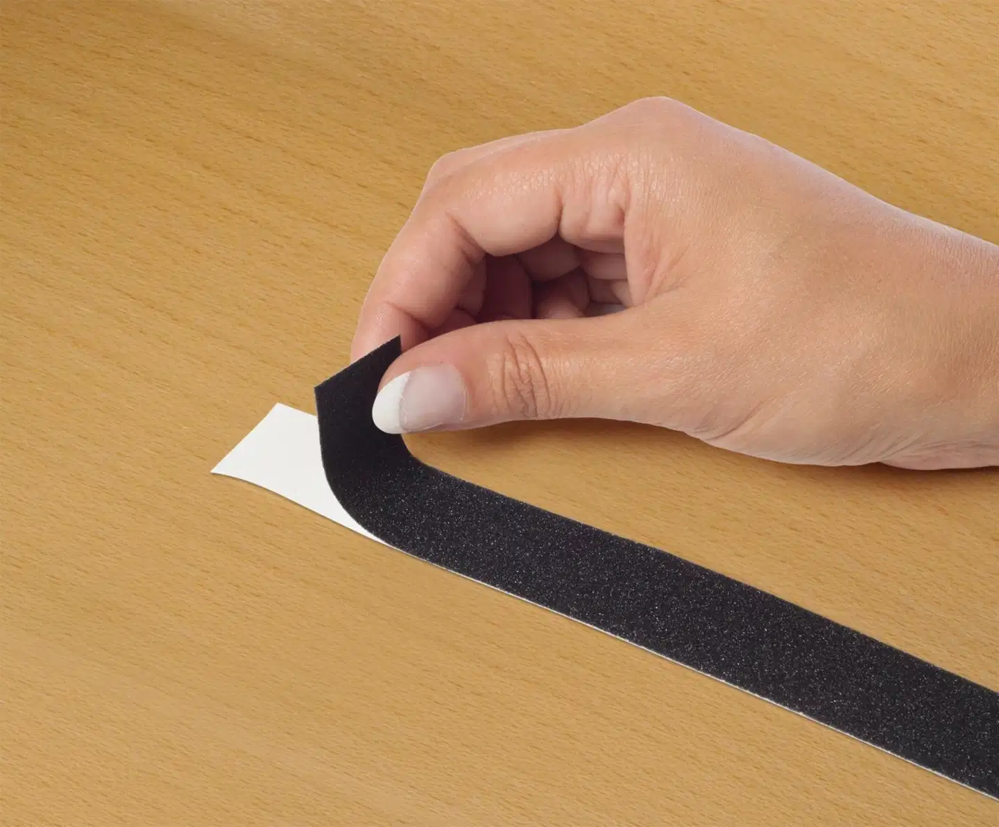 Reer itsekiinnittyvä liukuesteteippi lattiapinnoille 5m - 2