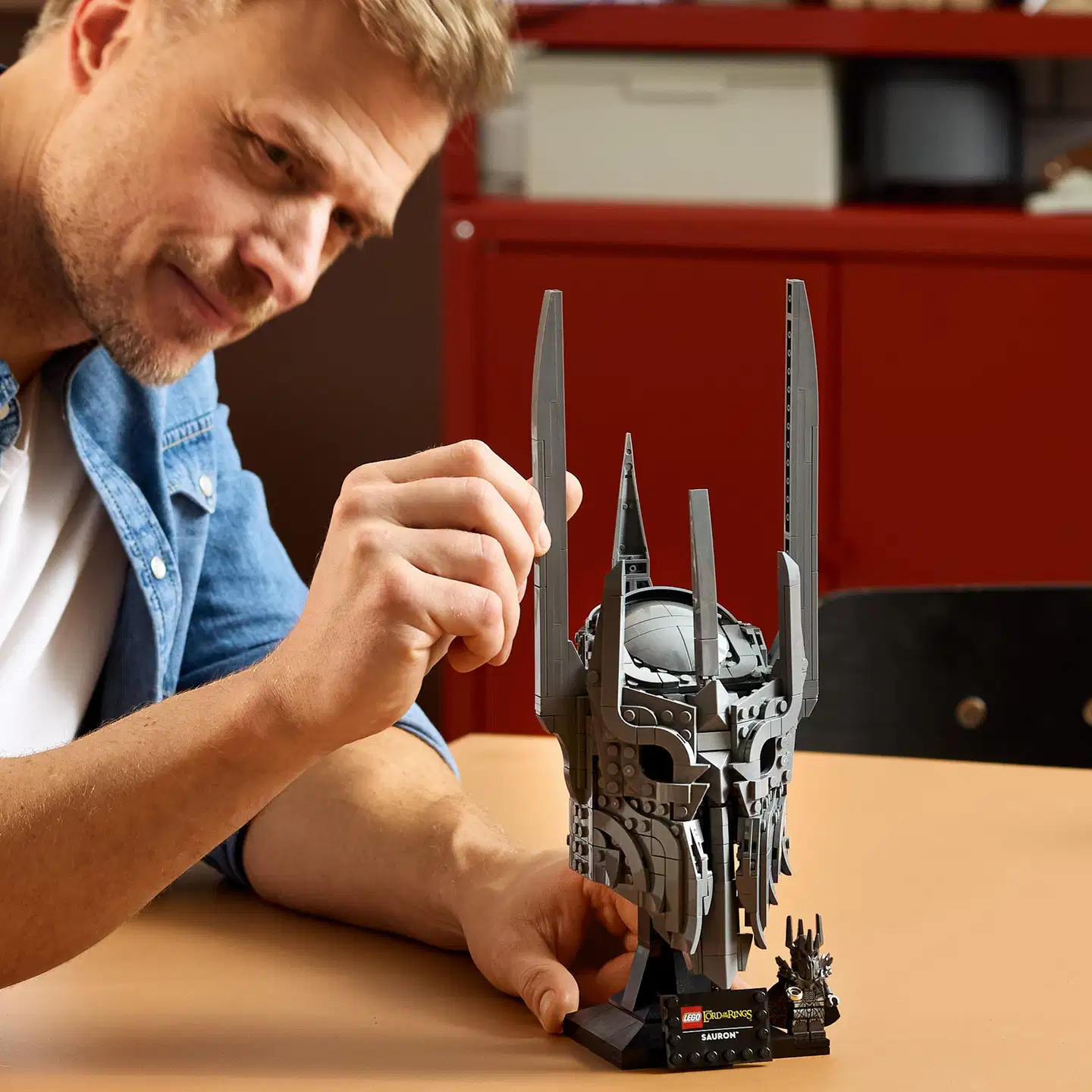 LEGO® Icons 11373 Taru sormusten herrasta: Sauronin kypärä - 9