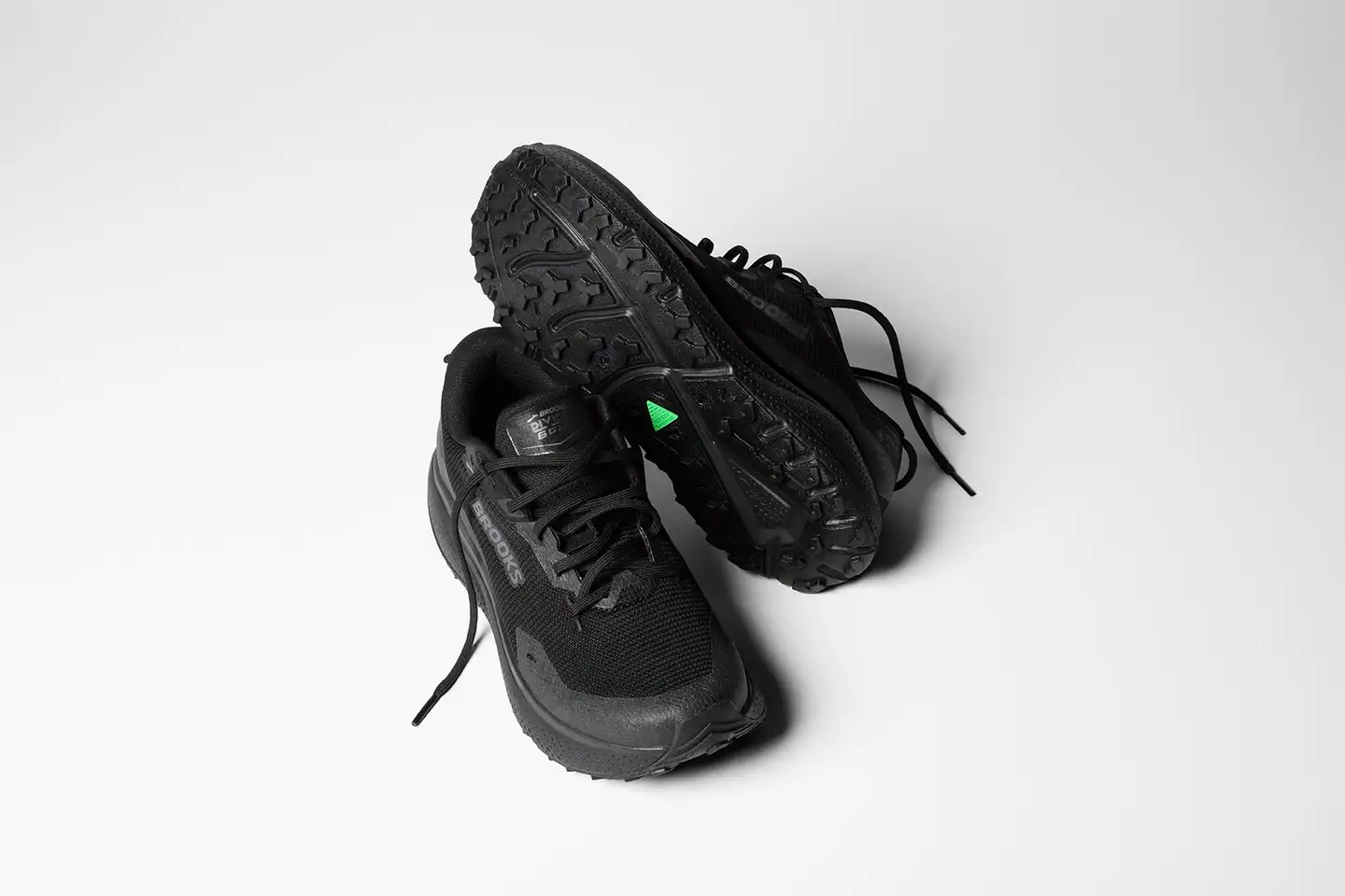 Brooks naisten maastojuoksukengät Divide 6 GTX - Black/Black/Ebony - 6