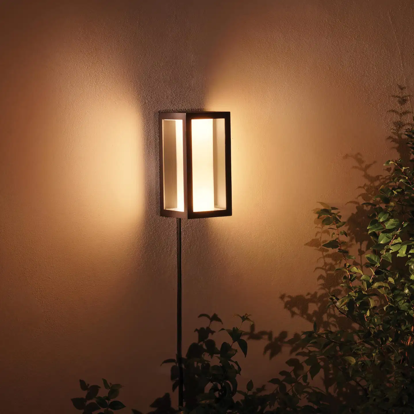 Philips Hue Impress -seinävalaisin ulkokäyttöön 16W 2000-6500K 1180LM säädettävä - 6