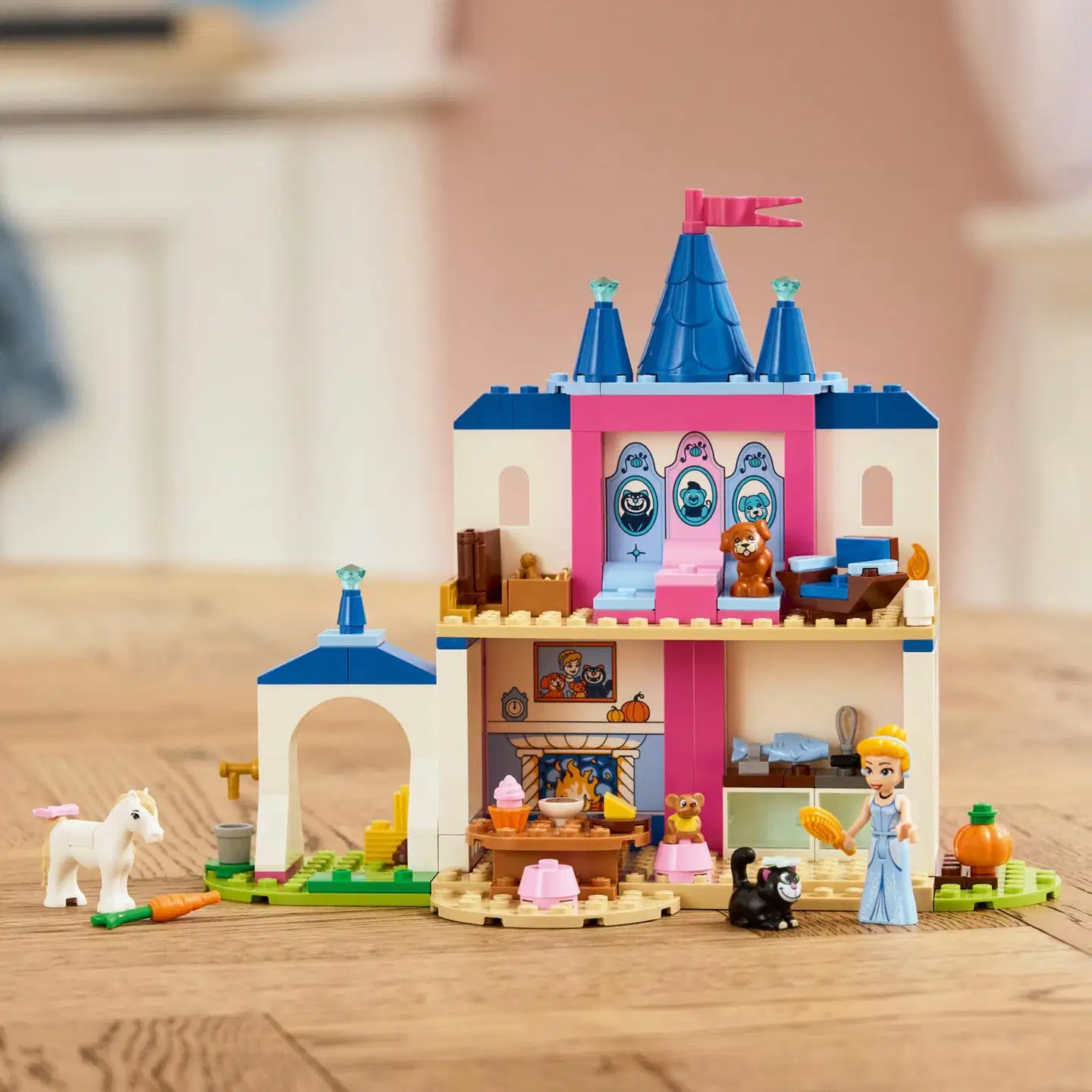 LEGO® Disney Princess 43283 Tuhkimon linna ja eläinystävät - 10