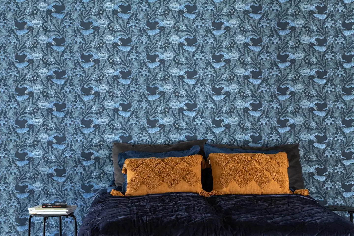 Sandudd Signature kuitutapetti Unelma 5452-7 10,05 x 0,53 m tummansiniset ja vaaleansinisiä kukkia helmiäiskimalluksella, harmaat lehdet - 3