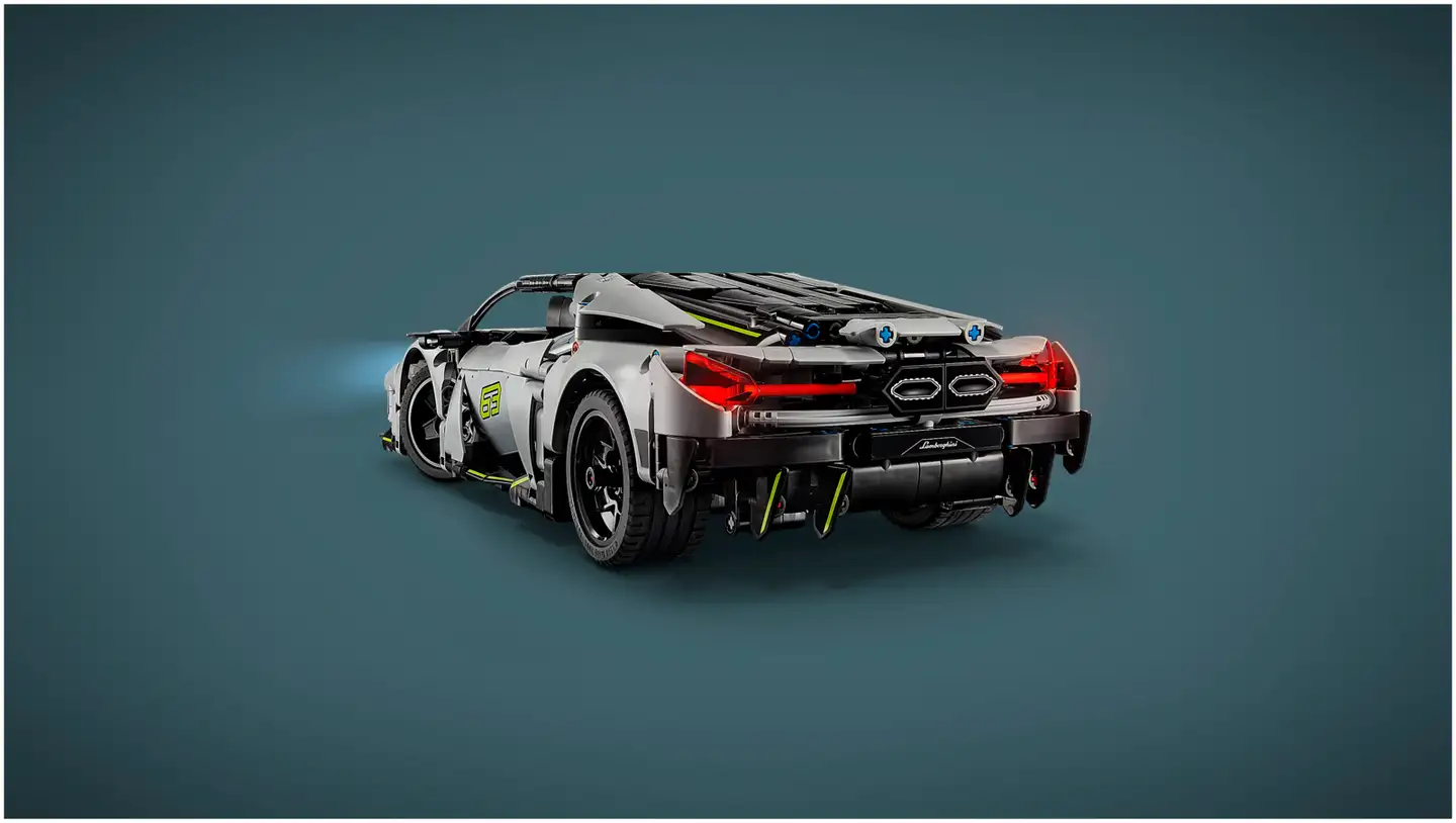LEGO Technic 42214 Lamborghini Revuelto superurheiluauto - 7