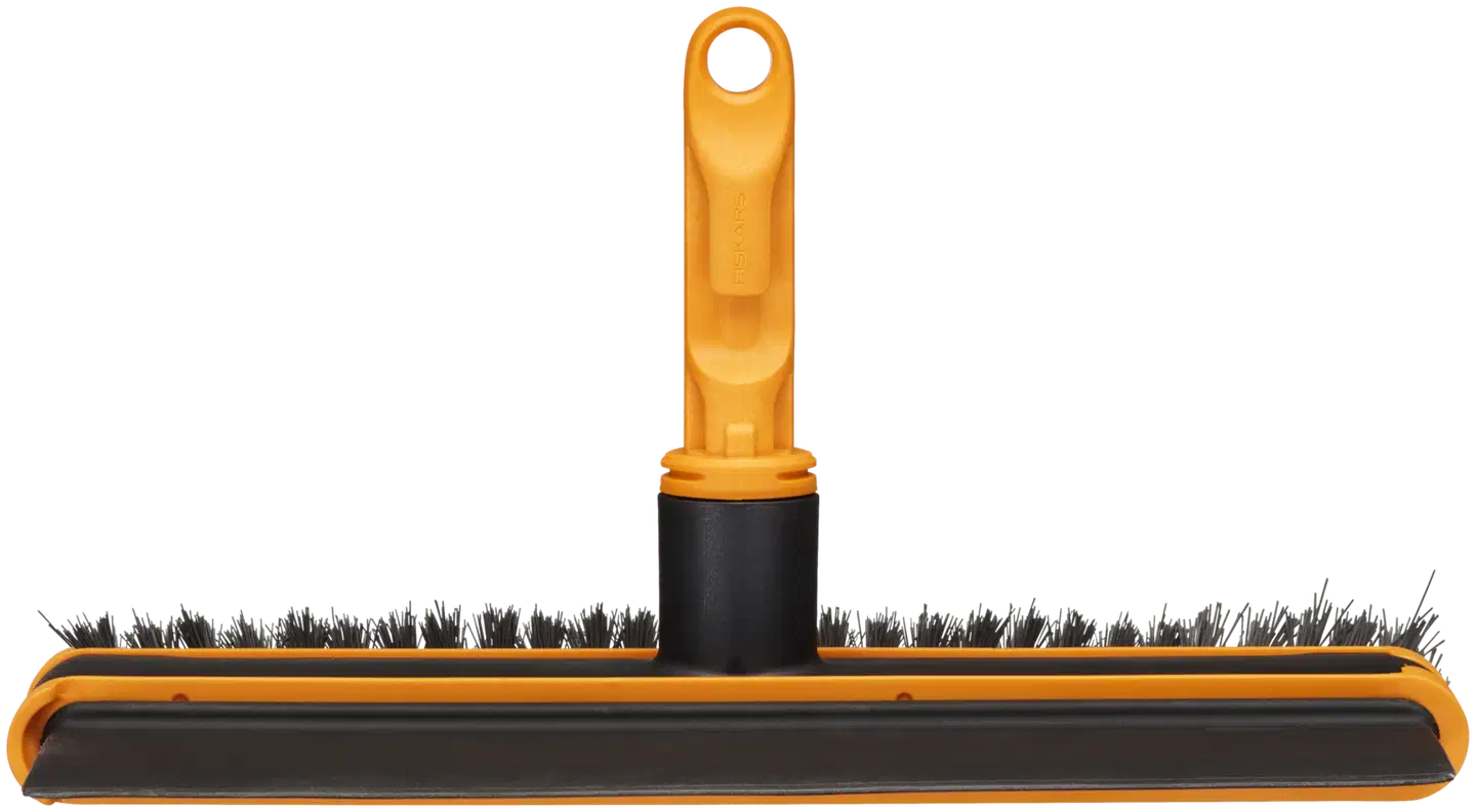 Fiskars OneClick lumiharja lastalla - 1