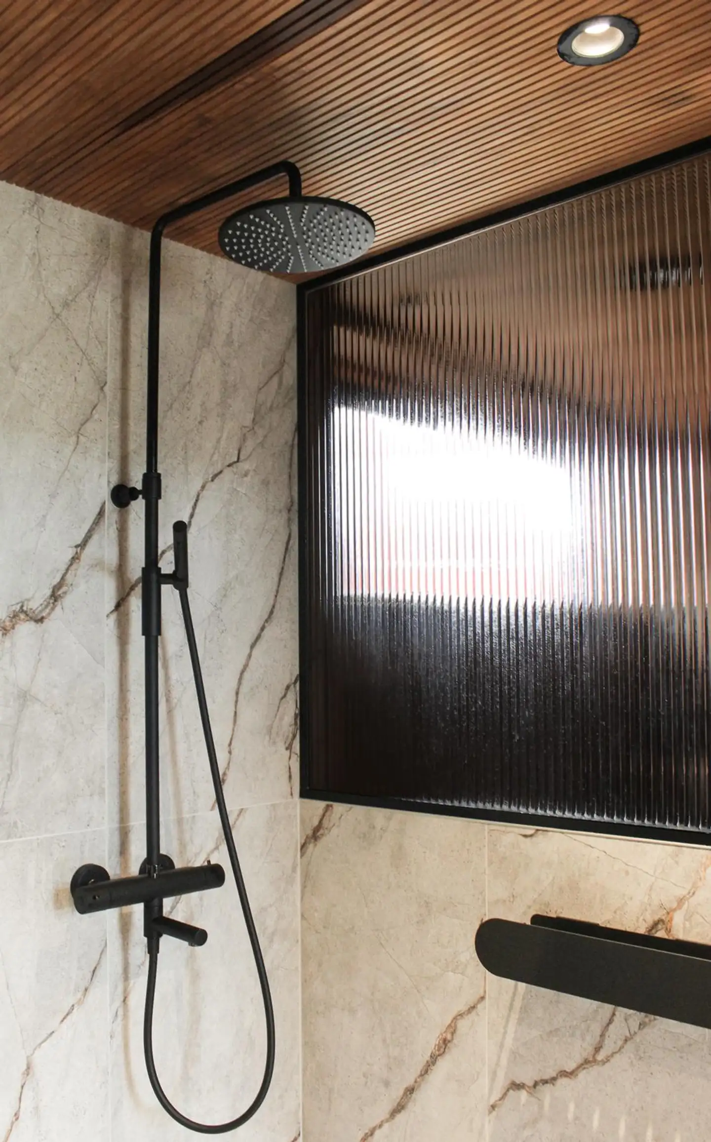 Pieksawood 15x68 STS5 2-valeura lämpökäsitelty haapa 3000mm, paketin riittoisuus 1,65 m2 - 2