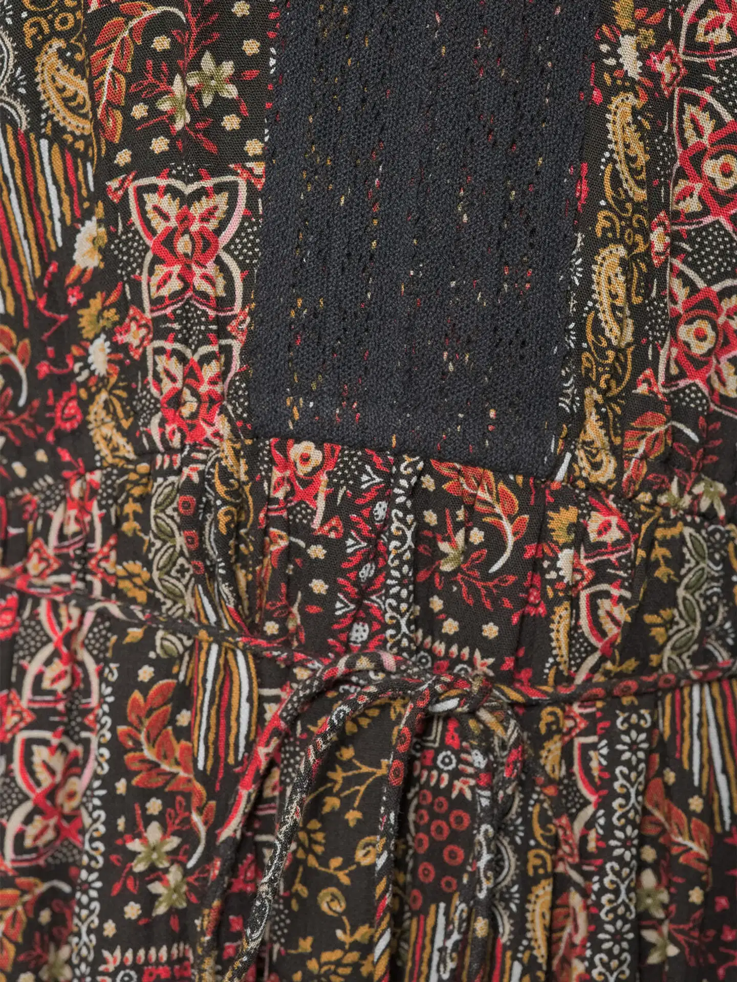 Margaux Riviera naisten lyhyt kuviollinen frillahelmainen mekko SOK-120 - WINE AOP - 6