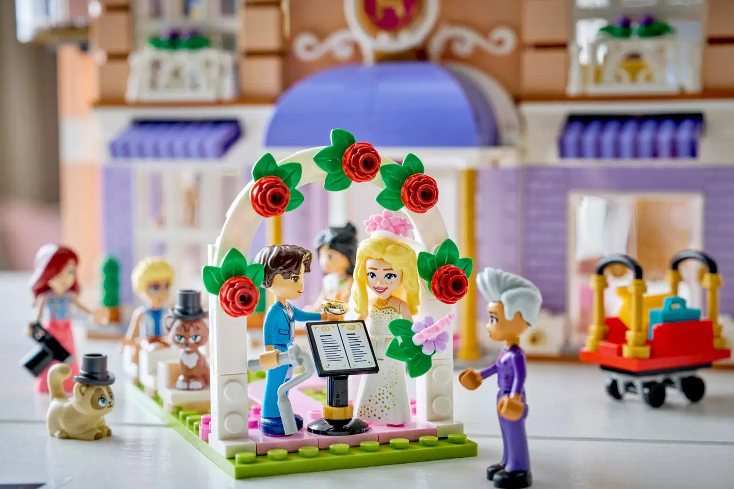 LEGO® Friends 42704 Heartlake Cityn Grand Hotel - 4