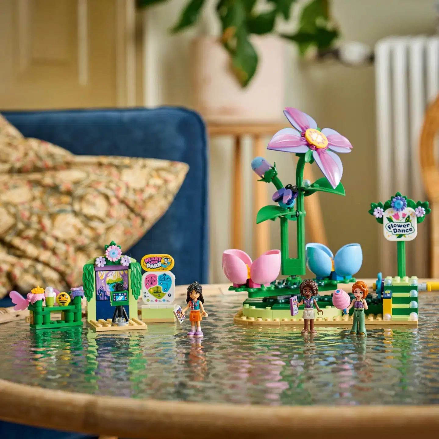 LEGO® Friends 42702 Kukkien ja keijujen koristama teekuppikaruselli - 9