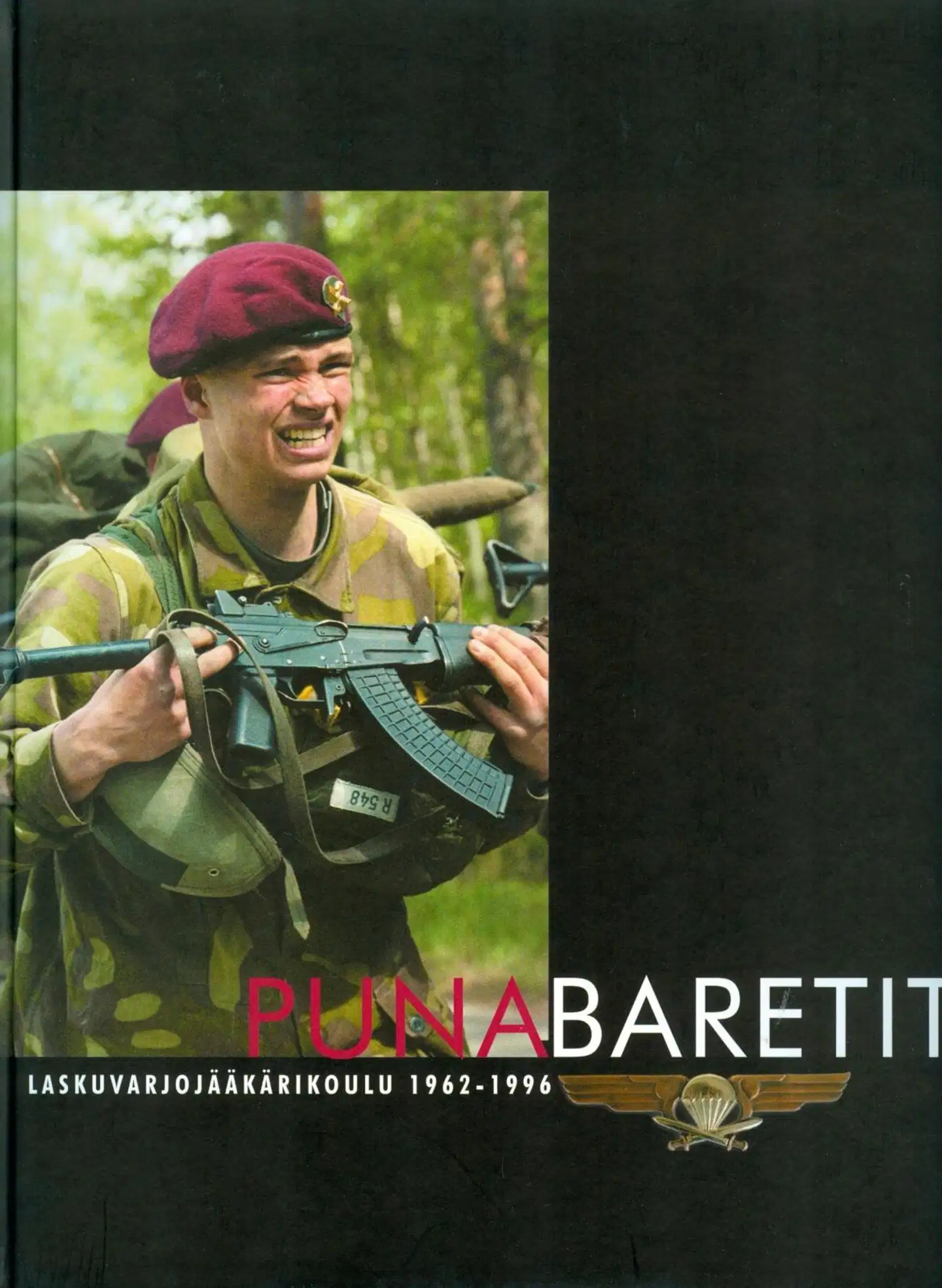 Ahokanto, Punabaretit - laskuvarjojääkärikoulu 1962-1996