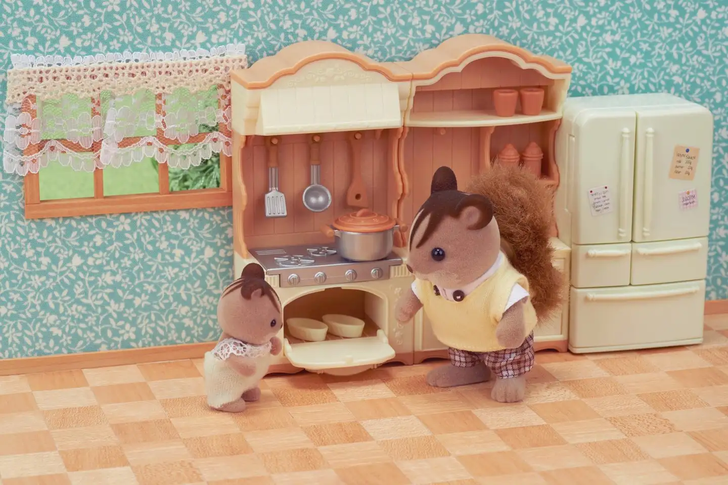 Sylvanian Families Maalaistalon keittiö jääkaapilla - 3