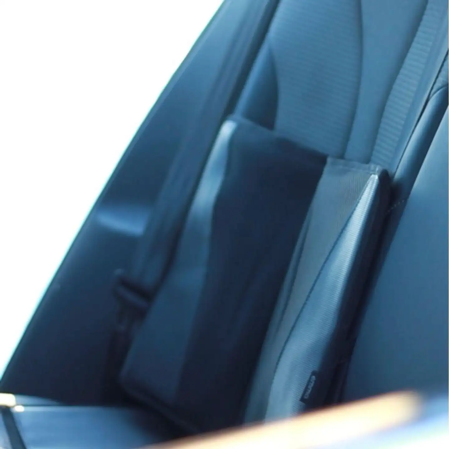 Emma kurasuoja istuimelle autoon Isofix musta - 3