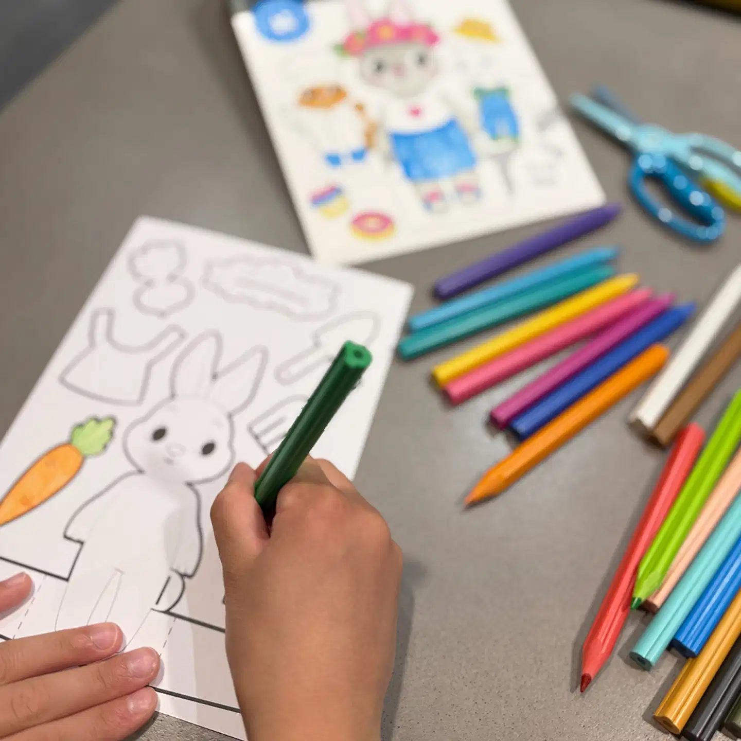 Leikkien paperinukkeleikki - 4