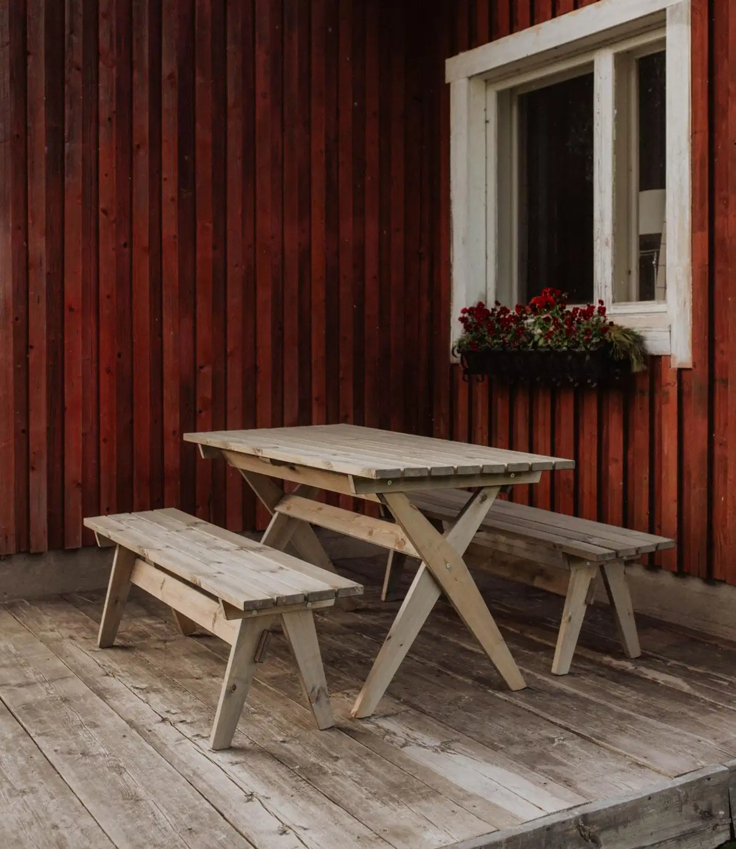 EcoFurn® Granny-setti, pöytä ja 2 penkkiä,  harmaa mänty öljytty osina - 2