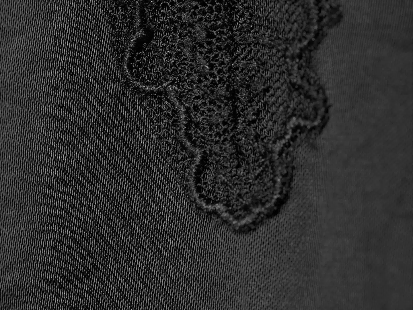 WKLY. Naisten satiini toppi, pitsisomisteet pääntiellä ja helmassa, säädettävä olkain - BLACK - 6