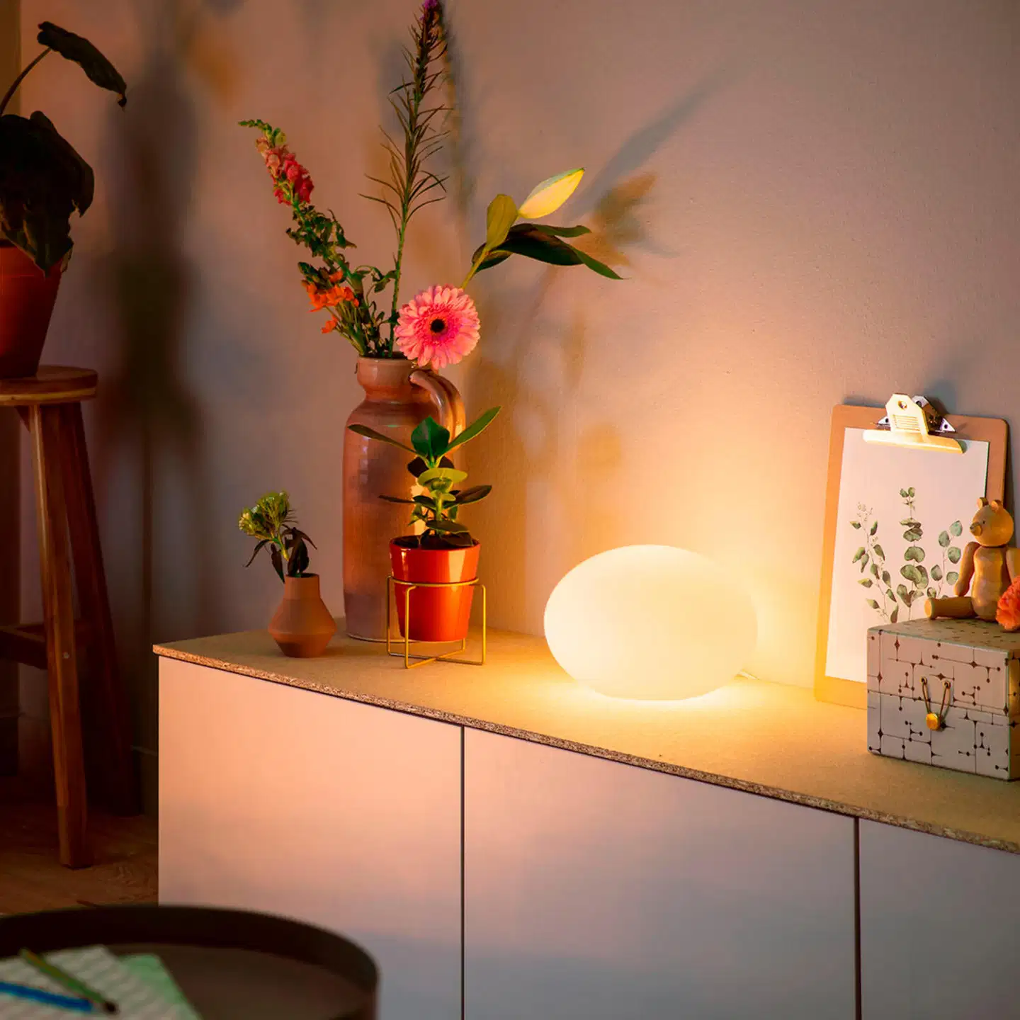 Philips Hue Flourish -pöytävalaisin 6W 1000-20000K 810LM säädettävä E27 kannalla - 4