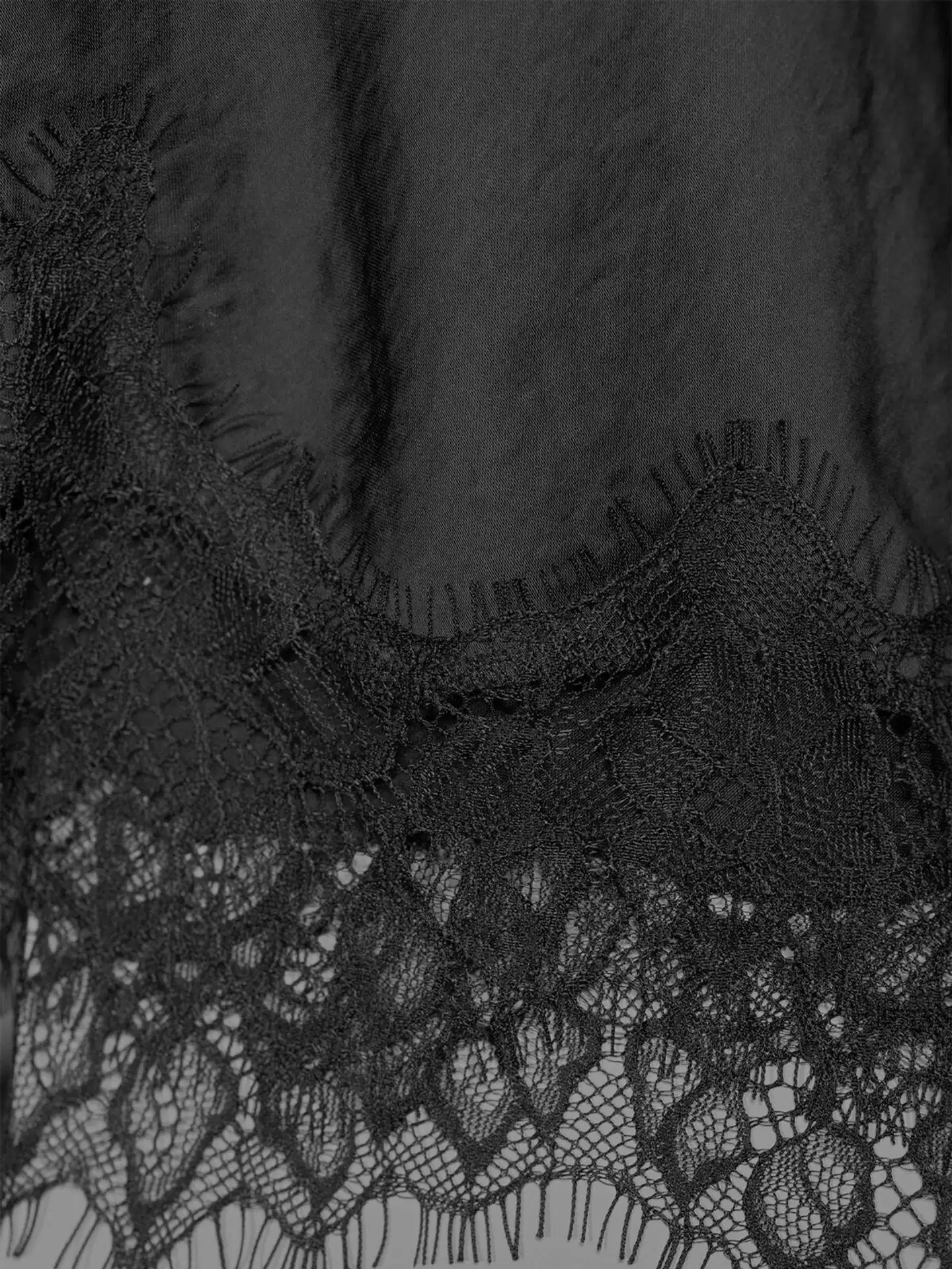 WKLY. naisten lyhyt satiinihame, pitsisomiste helmassa 144223 - BLACK - 6