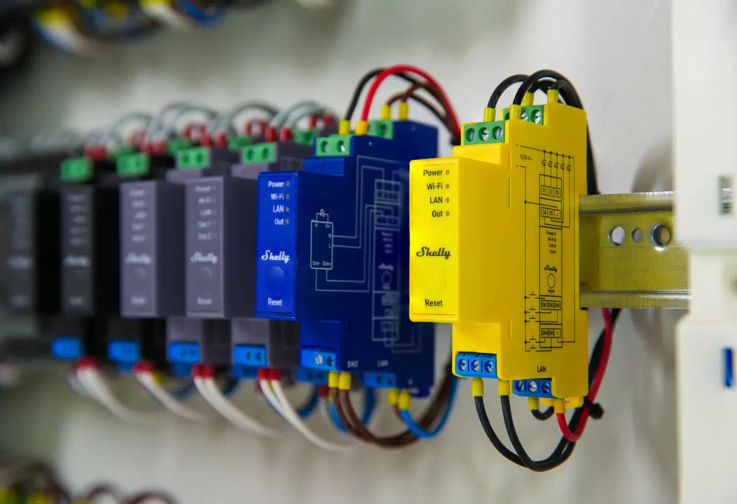 Shelly Pro RGBWW PM - 3