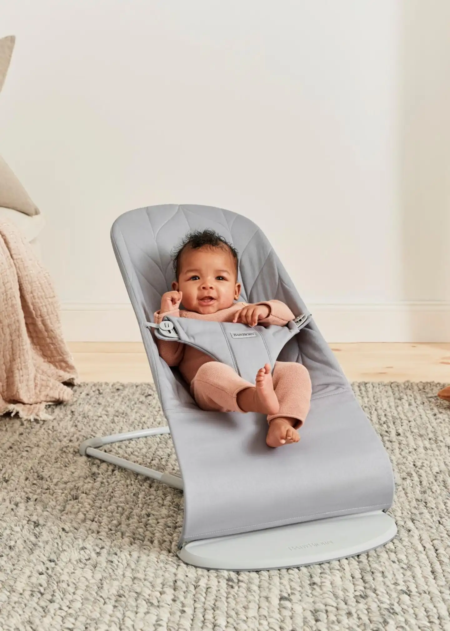 BabyBjörn sitteri bliss - kudottu, petal quilt, vaaleanharmaa - 2