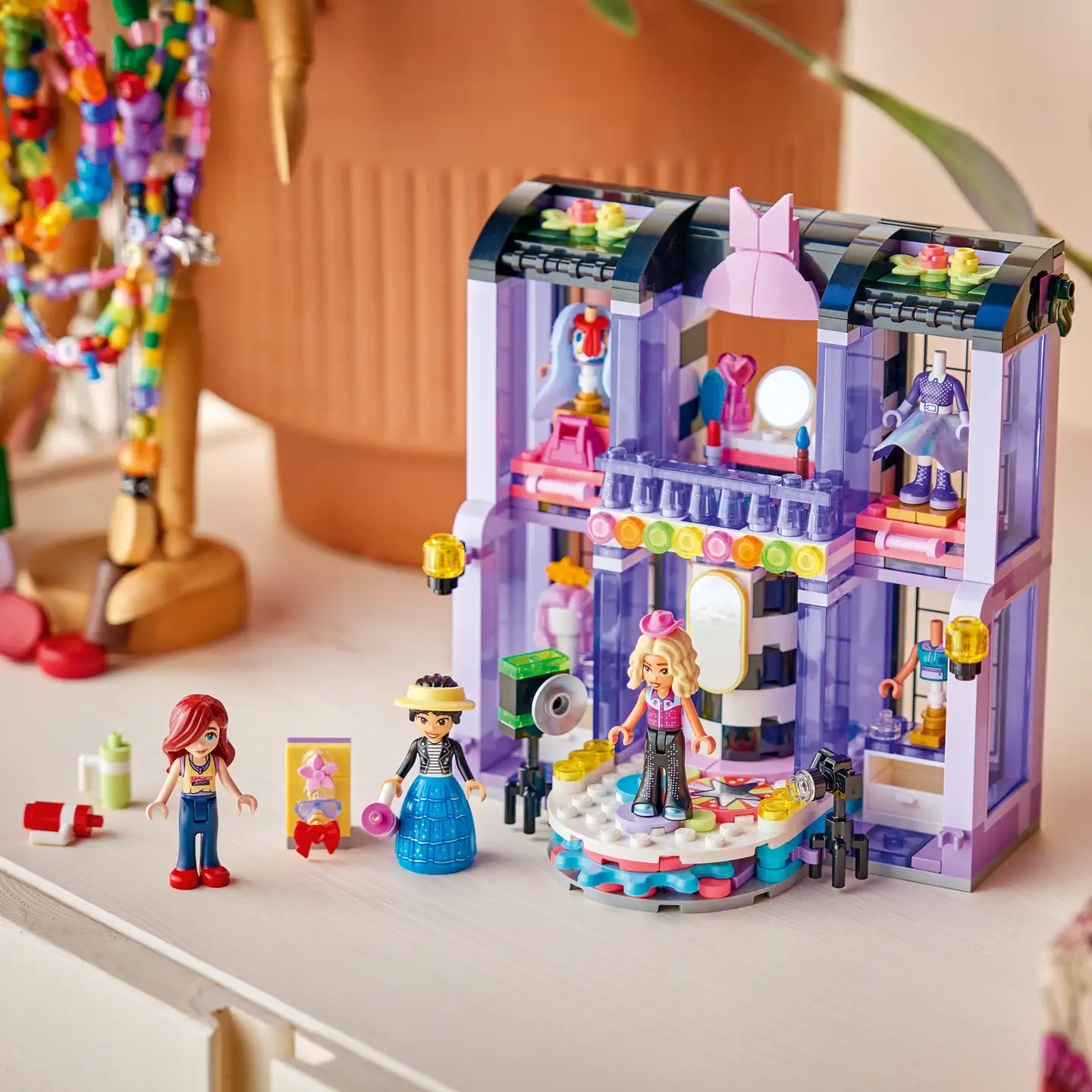 LEGO® LEGO Friends 42685 Heartlake Cityn muotinäytös - 9