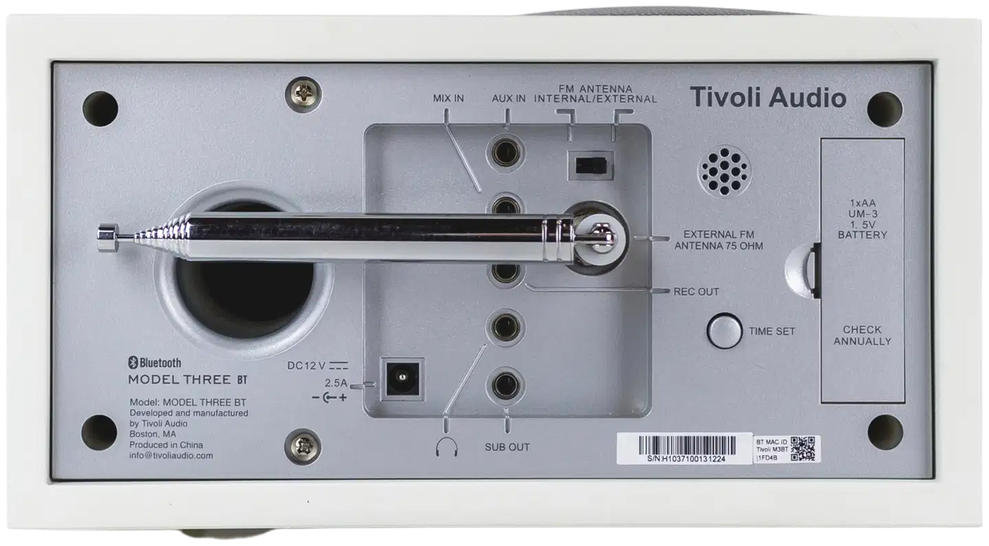 Tivoli Audio Bluetooth-kelloradio Model Three BT USB-C valkoinen/hopea - 3