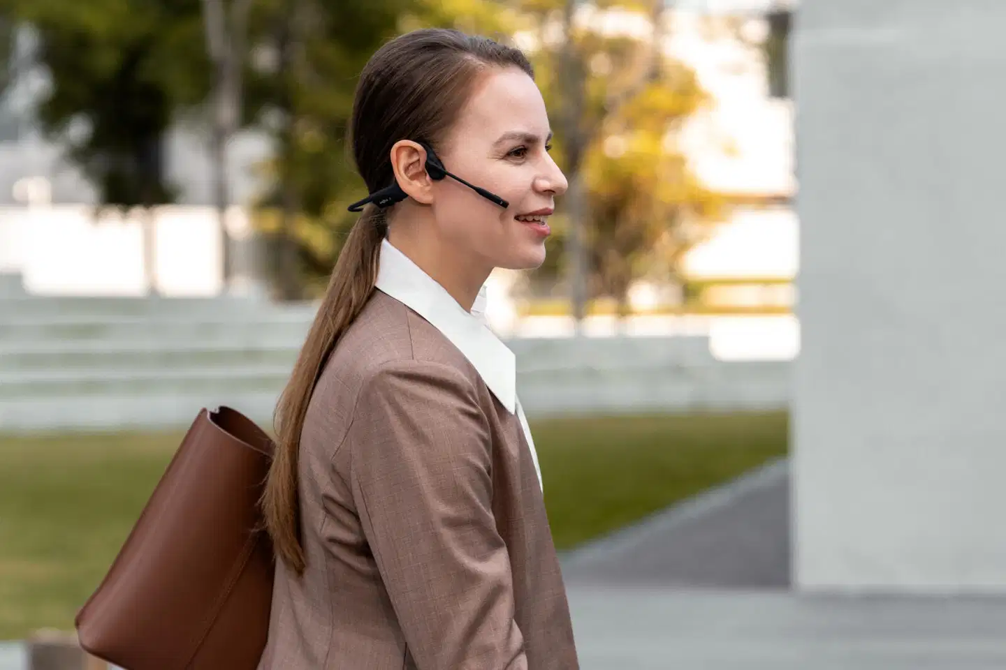 Shokz OpenComm2 2025 Upgrade Langaton Bluetooth-Toimistokuuloke Korvakoukulla Musta - 8