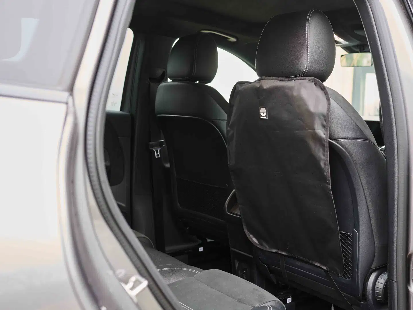 Dooky autonpenkin potkusuoja - 7