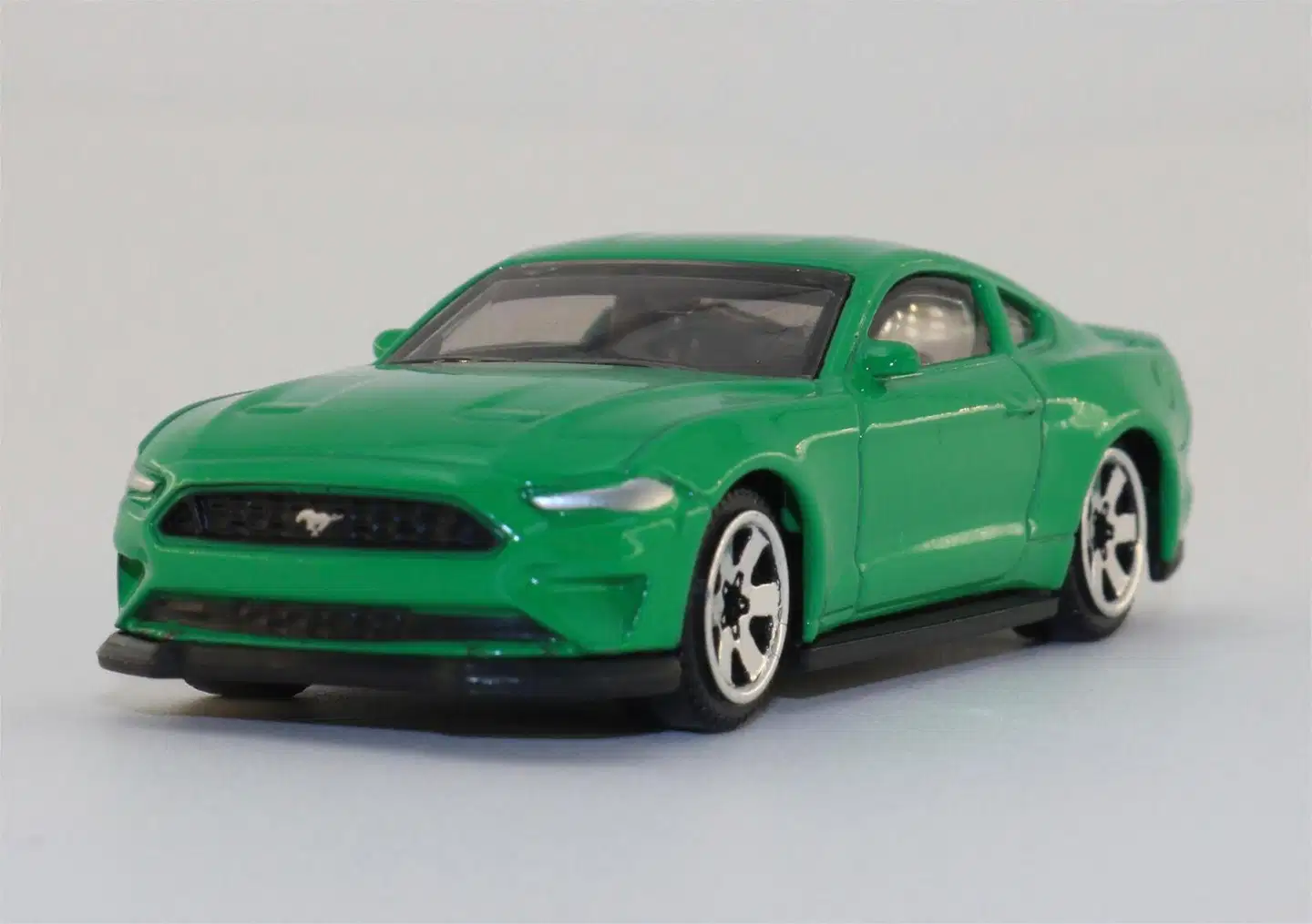 MSZ metallinen pienoismalliauto läpipainopakkaus, mittakaava 1:64, lajitelma - 8