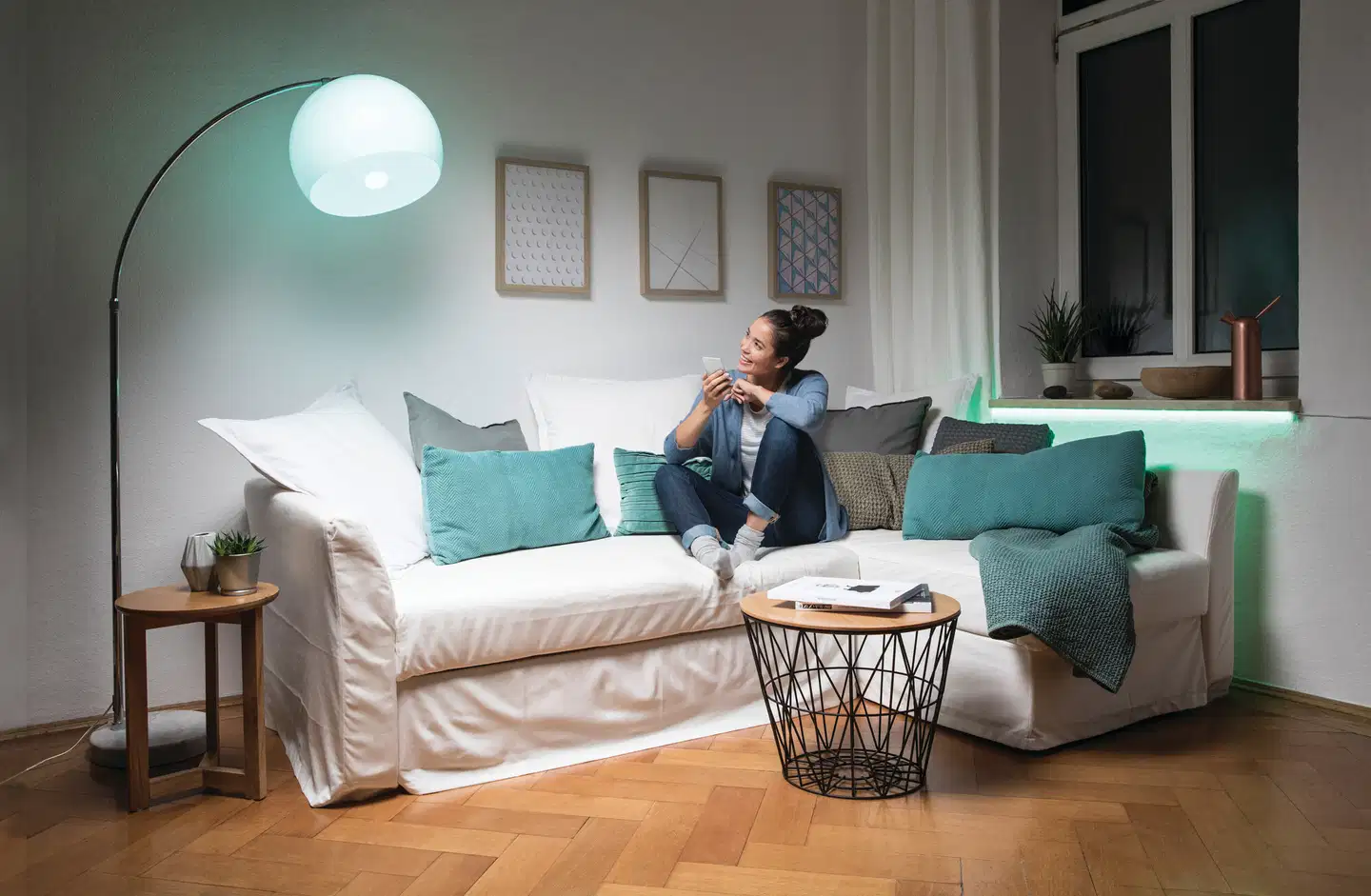 Osram LED-lamppu kaukosäätimellä RGBW 9,4W E27 806lm - 4