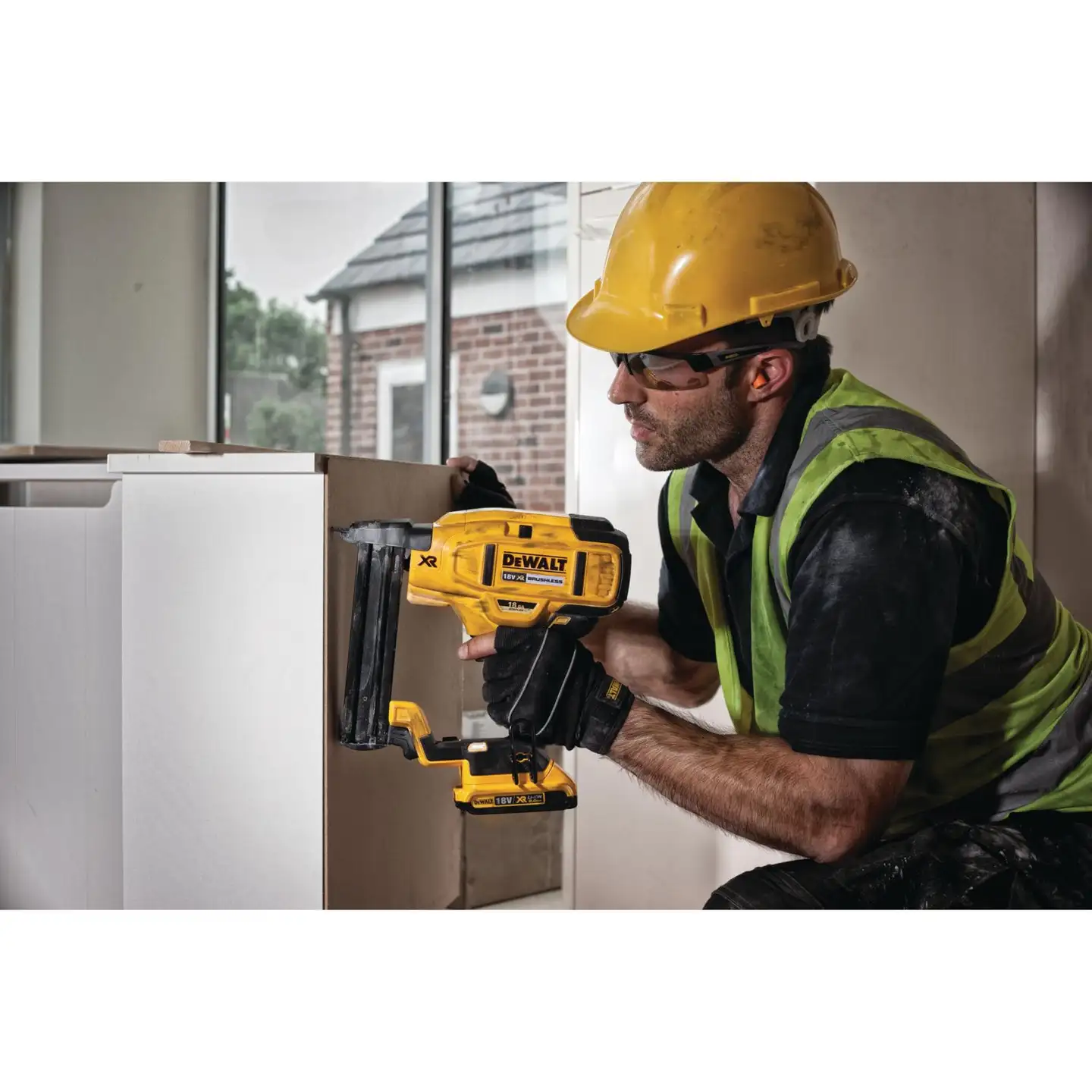 Dewalt 18 V Sinkilänaulain DCN681N, 18GA, runko - 6