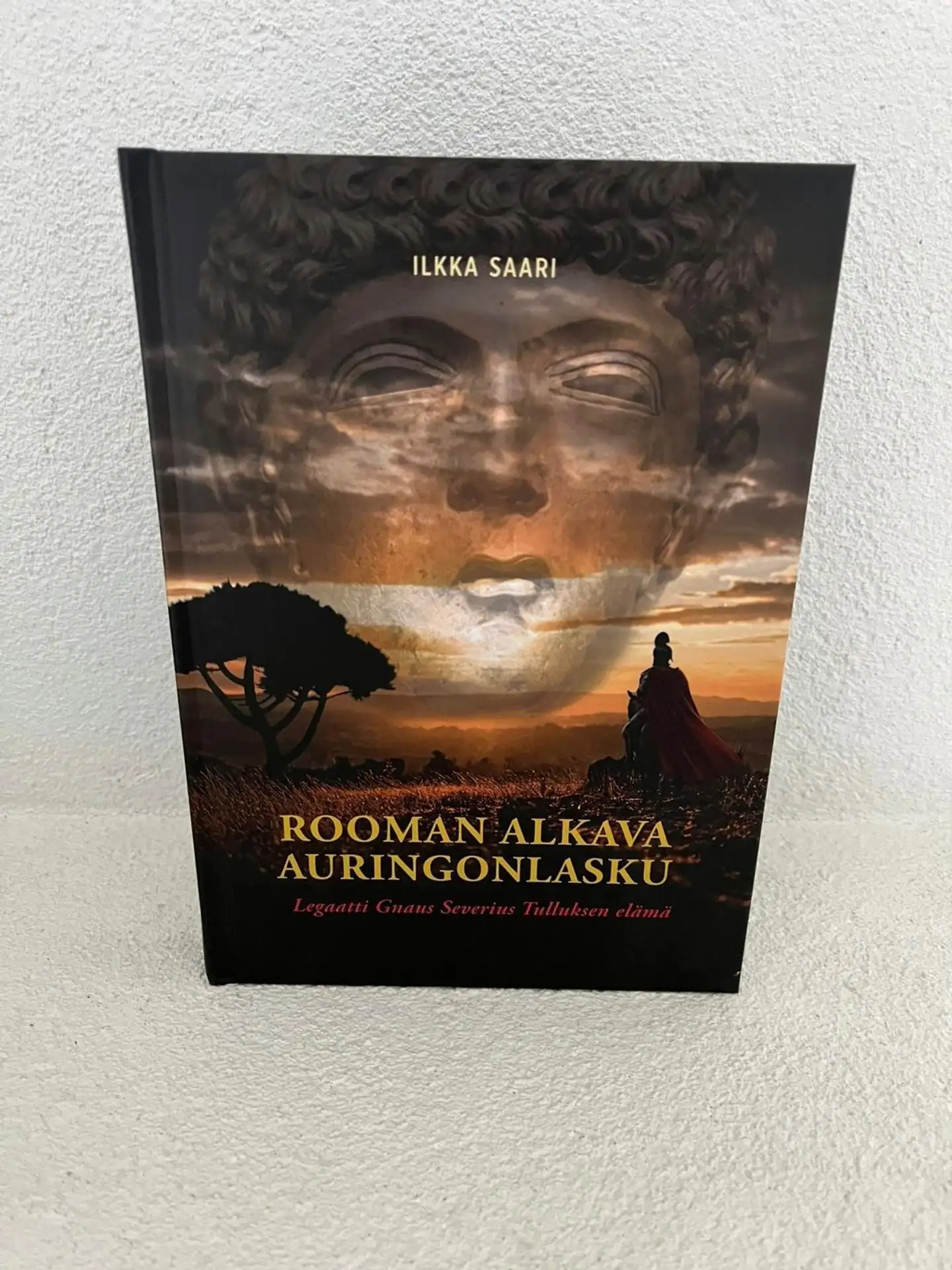 Saari, Rooman alkava auringonlasku - Legaatti Gnaus Severis Tulluksen elämä