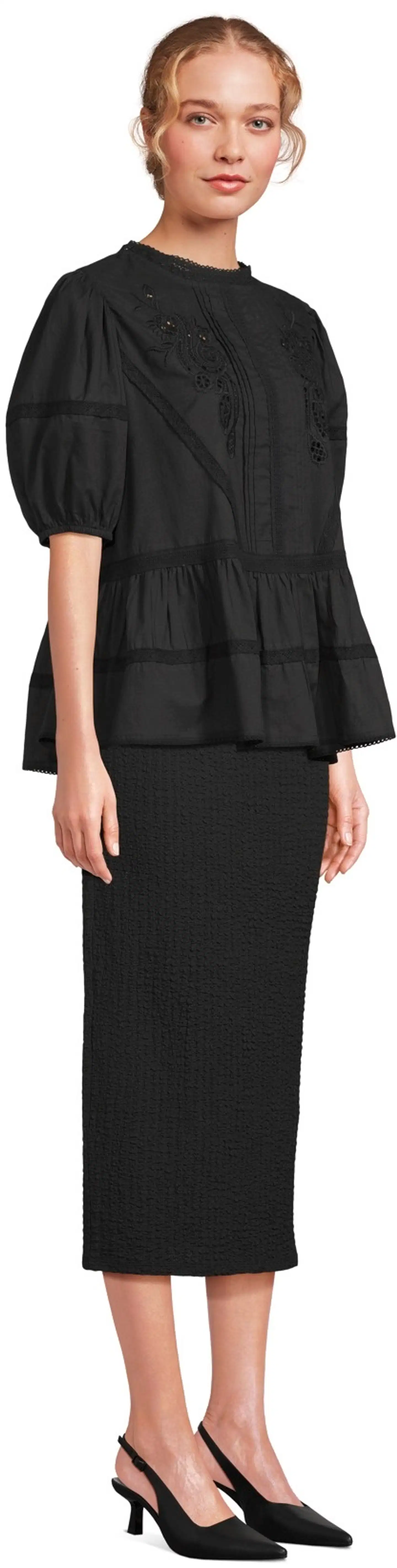 Margaux Riviera naisten lyhythihainen pitsisomisteinen frillapusero MG-001 - BLACK - 4