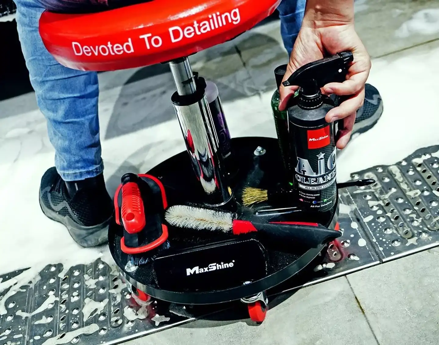 Maxshine 702301 Detailing-työtuoli – säädettävä korkeus 41,5–55 cm, 360° pyörivä istuin, pehmustettu, alataso työkaluille, pyörillä varustettu - 3