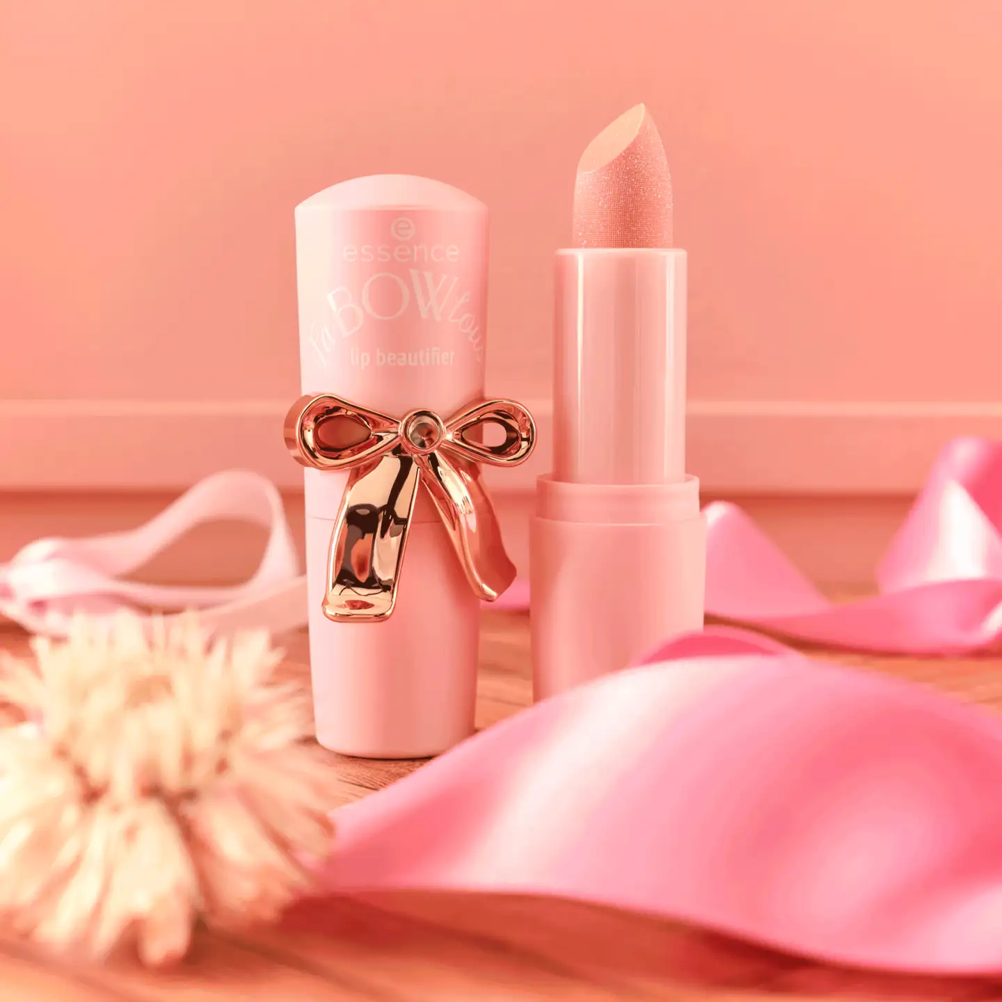 essence FaBOWlous lip beautifier 01 Bow-tiful Kiss! 3 g - 3