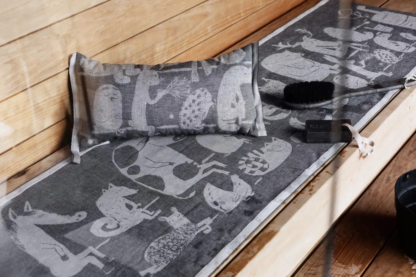 Lapuan Kankurit  Eläinten sauna laudeliina 46x150 cm valko-musta - 3