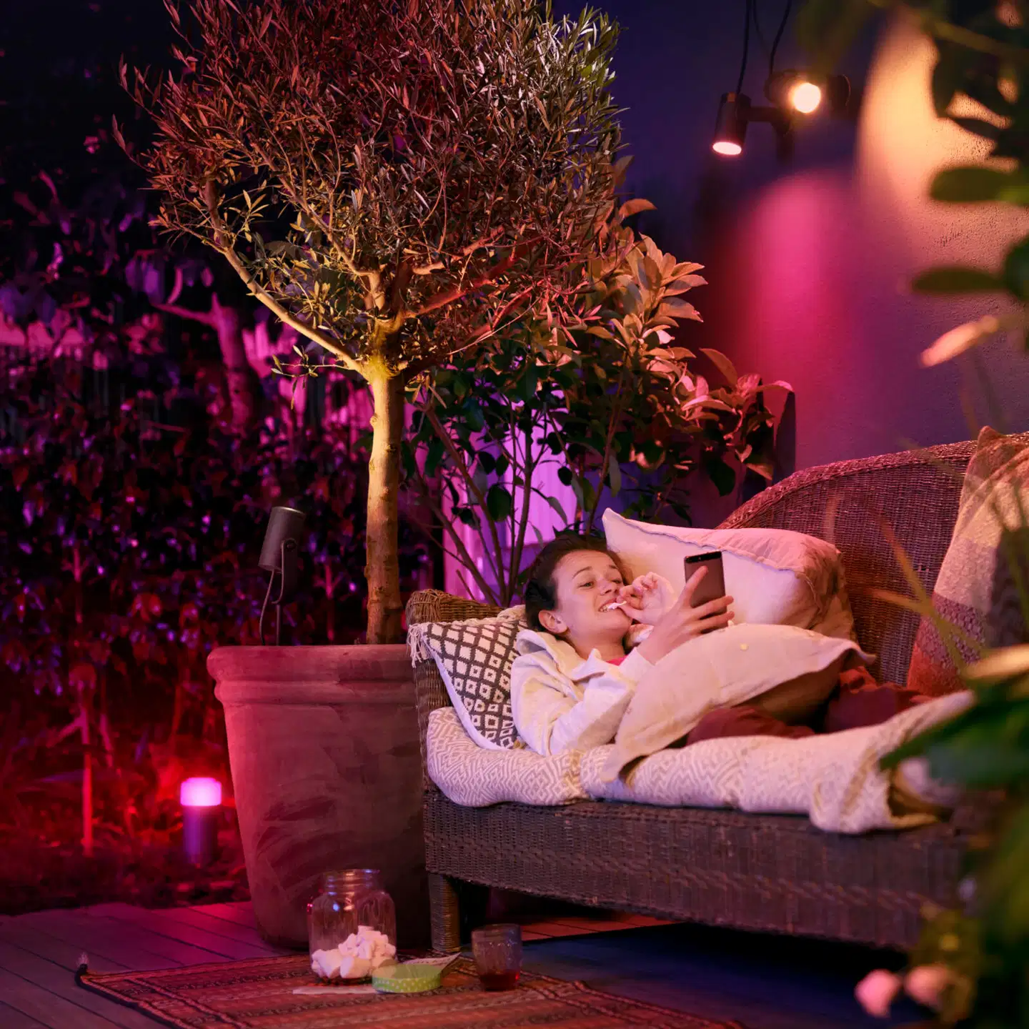 Philips Hue Lily -kohdevalaisin kolmella spotilla 8W 2000-6500K 590LM musta säädettävä - 12
