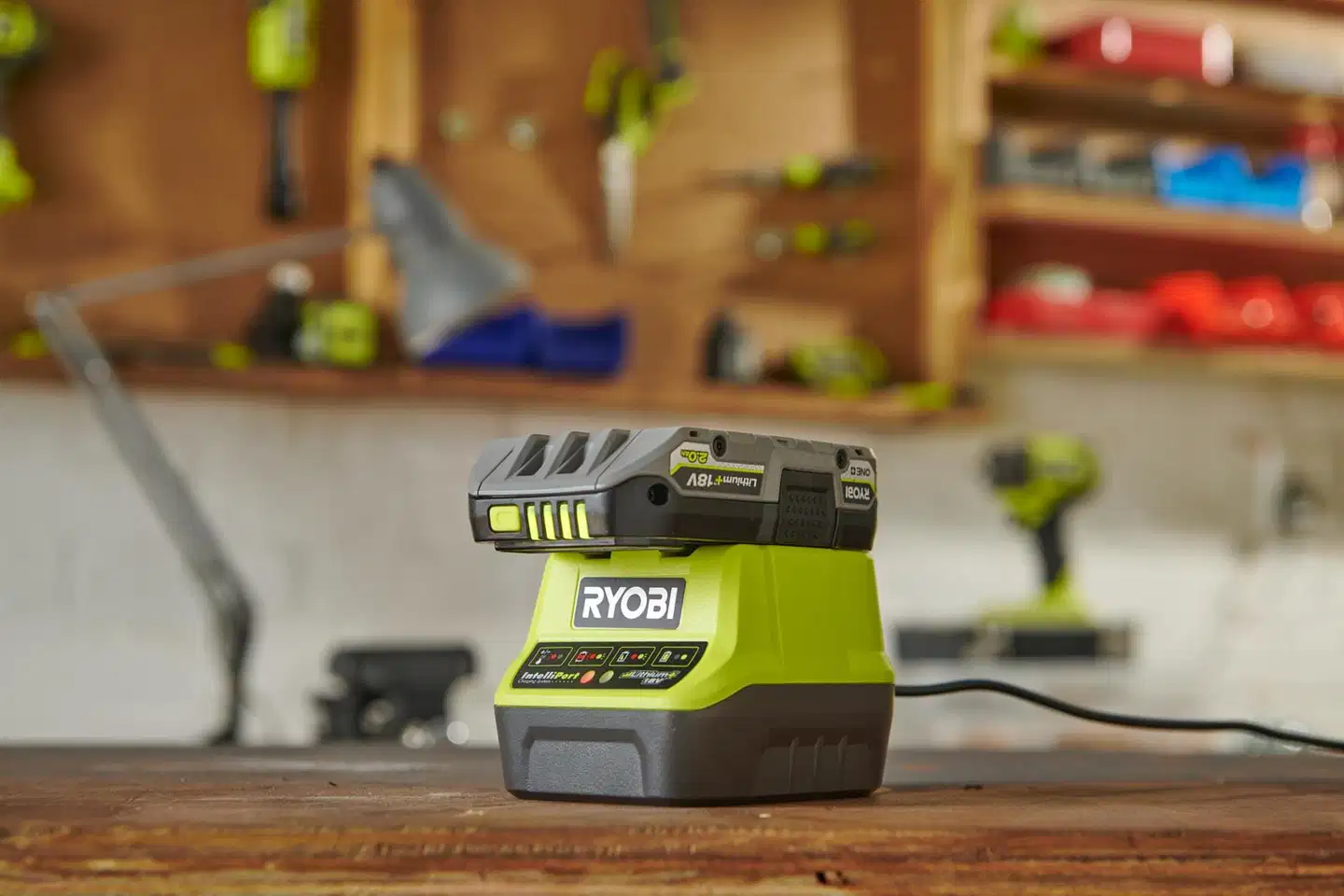 Ryobi 18V akku 2,0 Ah ja laturi ONE+ RC18120-120C - 2