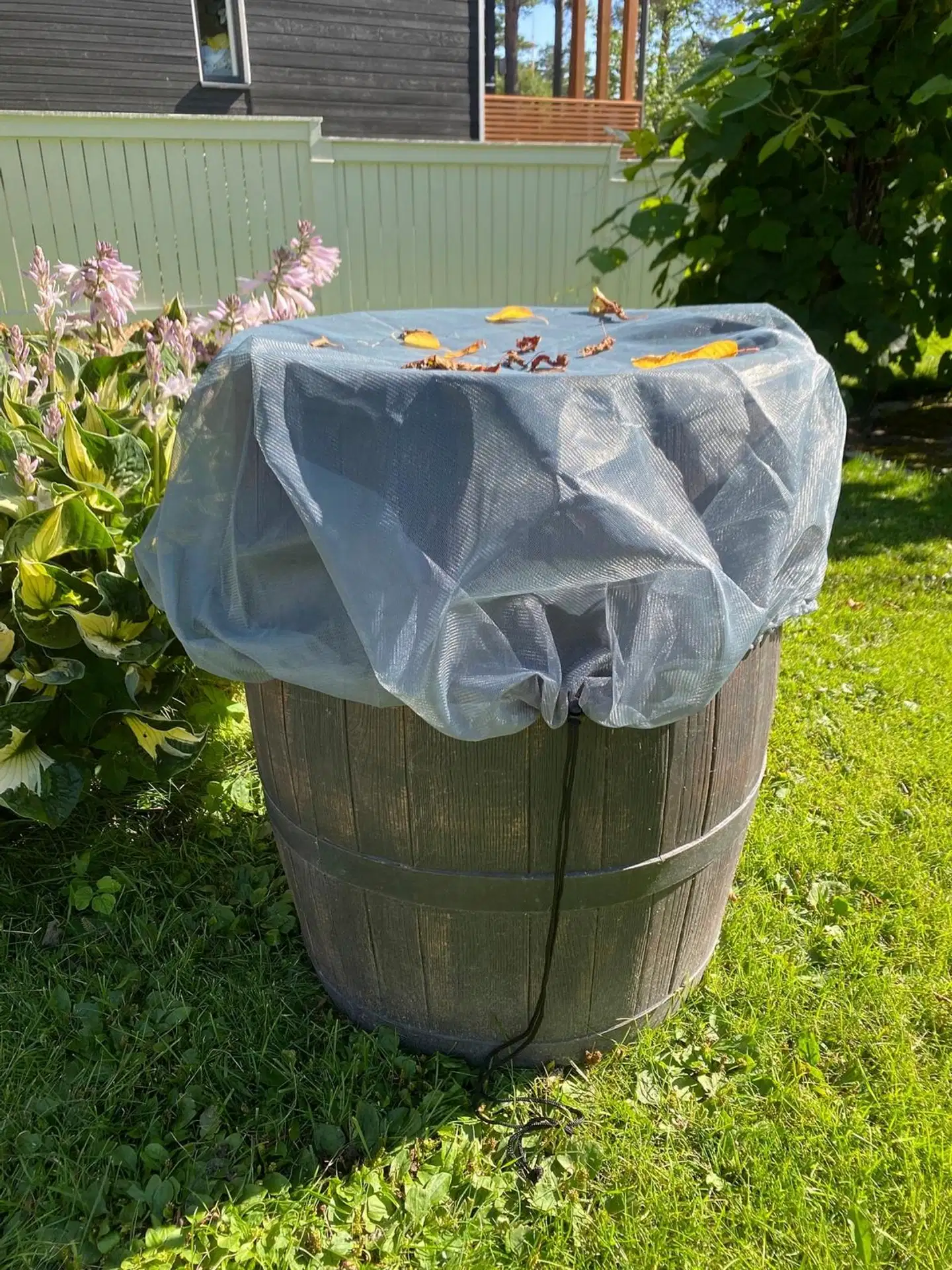 Suoja sadevesitynnyrille - 1