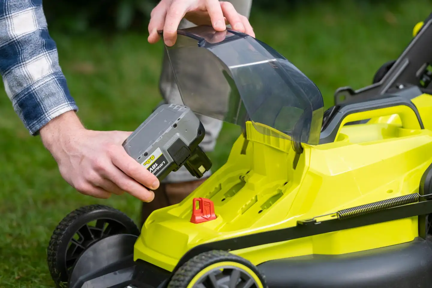 Ryobi 18V ruohonleikkuri 40 cm (2x 4,0 Ah) RY18LMX40B-240 - 3