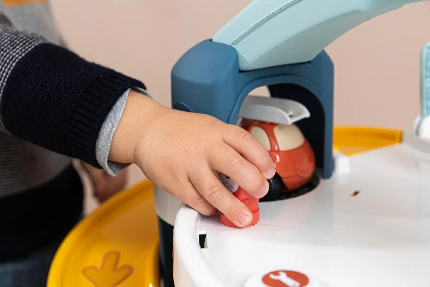 Little Smoby Iso autotalli, kolmikerroksinen autohalli pienten autoleikkeihin - 7