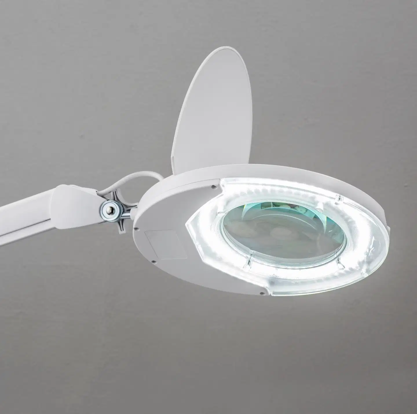 Airam Loop XL 3D pöytävalaisin 8W/865 650lm valkoinen - 2