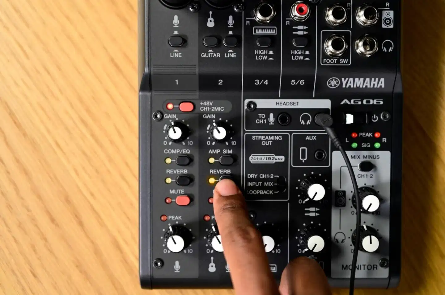 Yamaha livestriimausmikseri AG06mk2B - 12