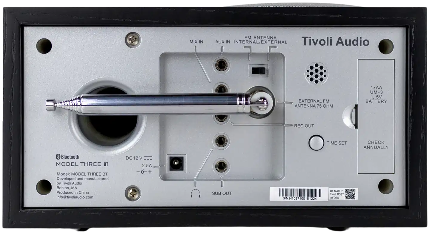 Tivoli Audio Bluetooth-kelloradio Model Three BT USB-C musta/hopea - 3