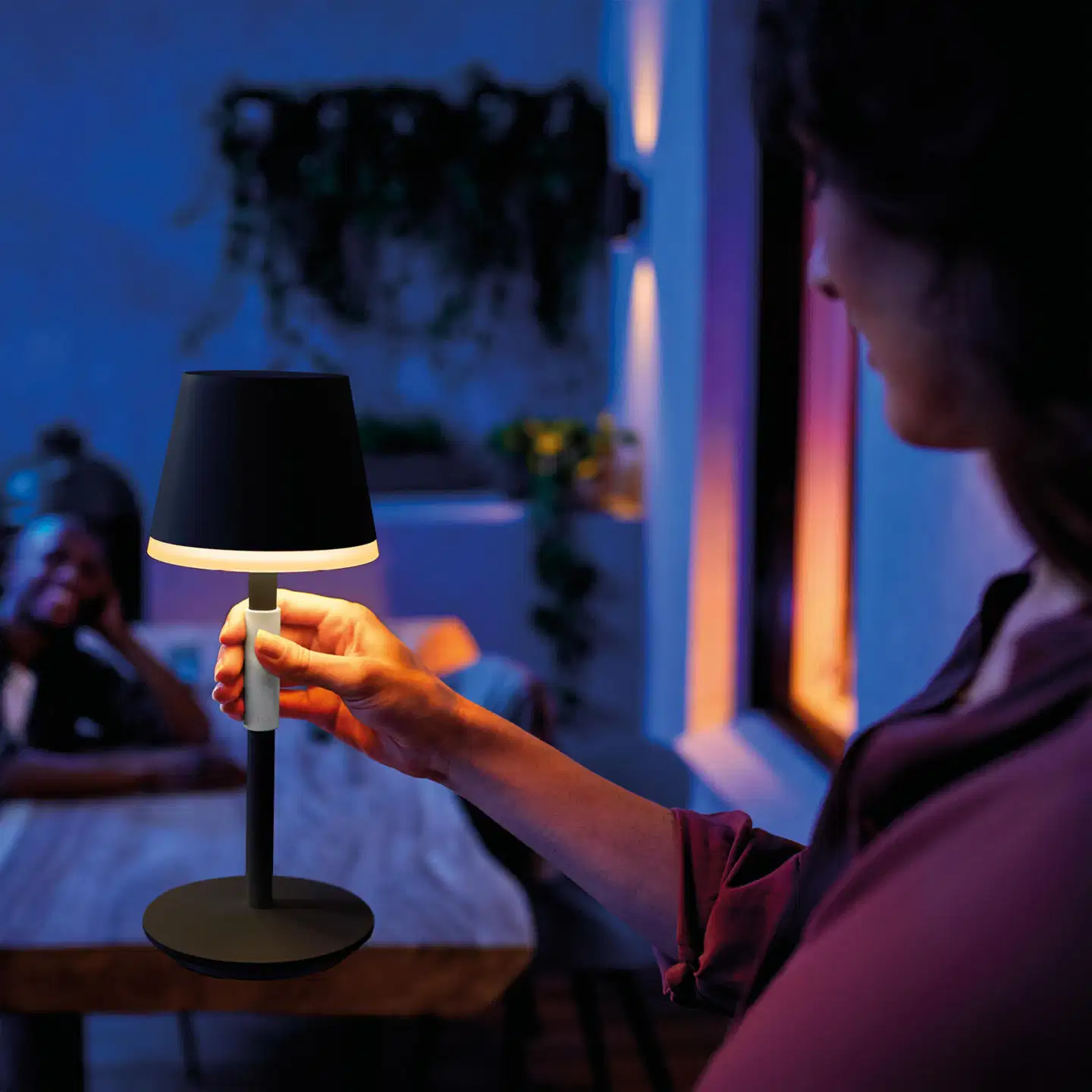 Philips Hue kannettava GO -pöytävalaisin 6W 2000-6500K 530LM musta - 4