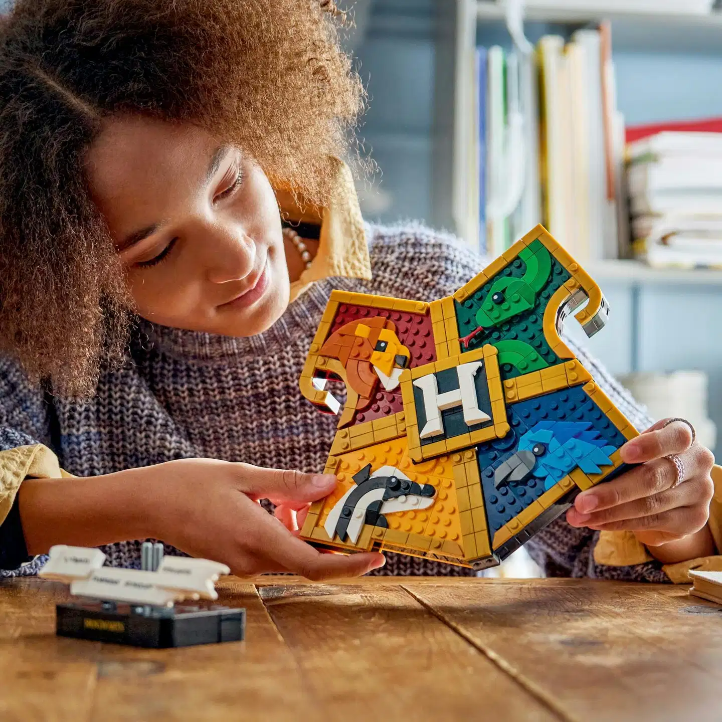 LEGO® Harry Potter TM 76462 Tylypahkan tuvan vaakuna - 10