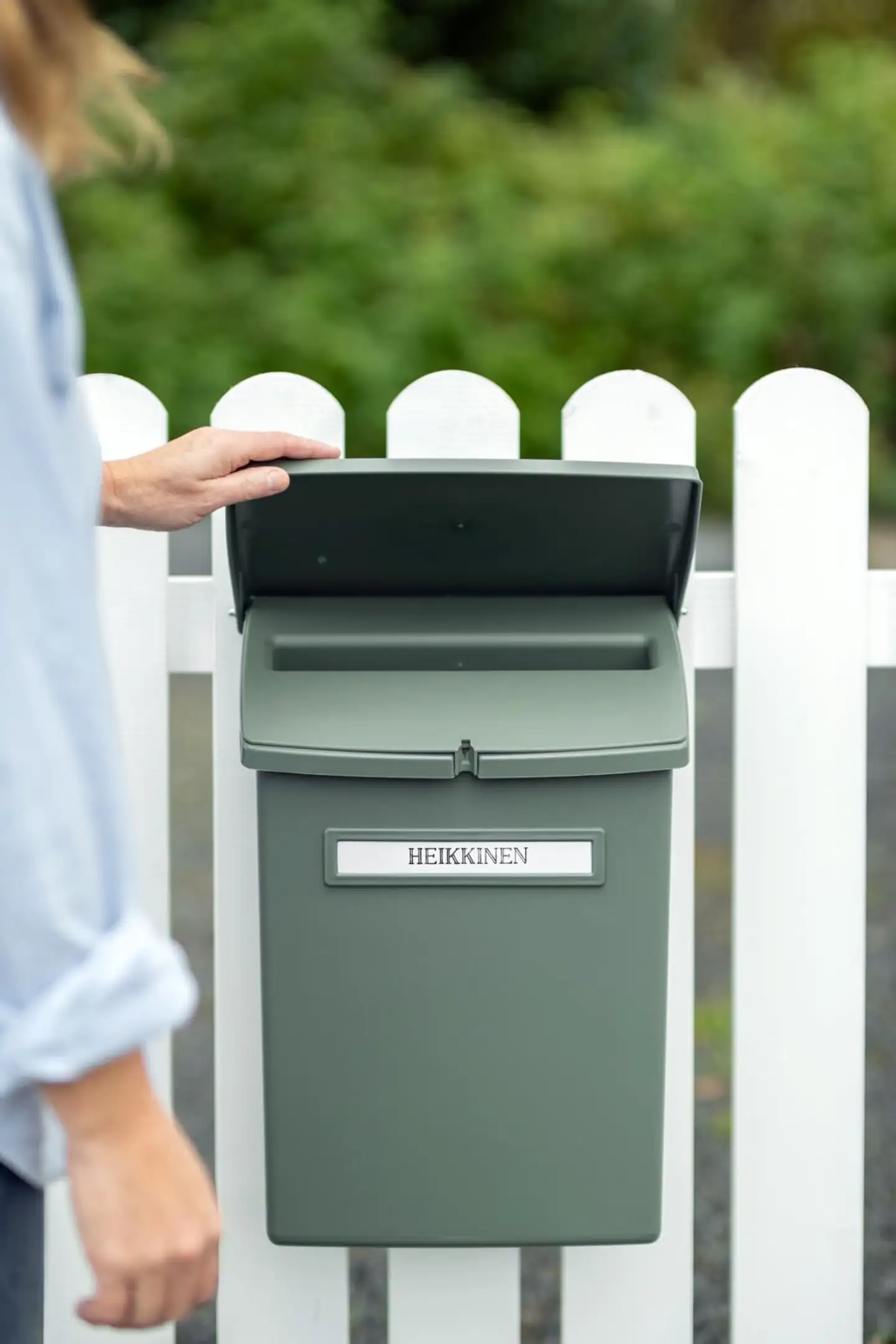 Orthex muovinen postilaatikko välikannella - 2