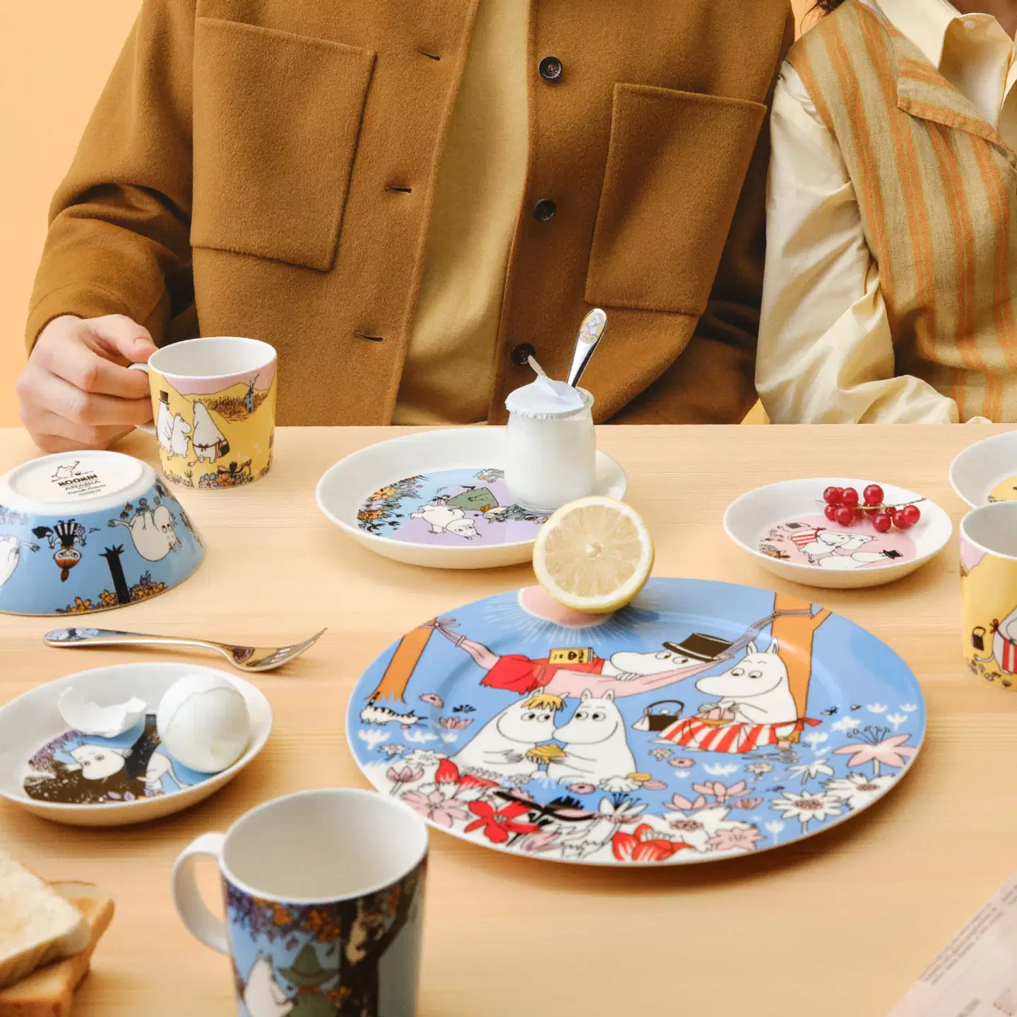 Moomin Arabia Muumi Perheen parissa sininen tarjoiluvati 23cm - 2