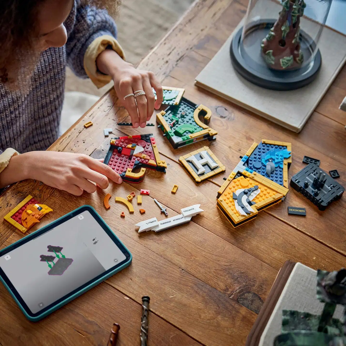 LEGO® Harry Potter TM 76462 Tylypahkan tuvan vaakuna - 8