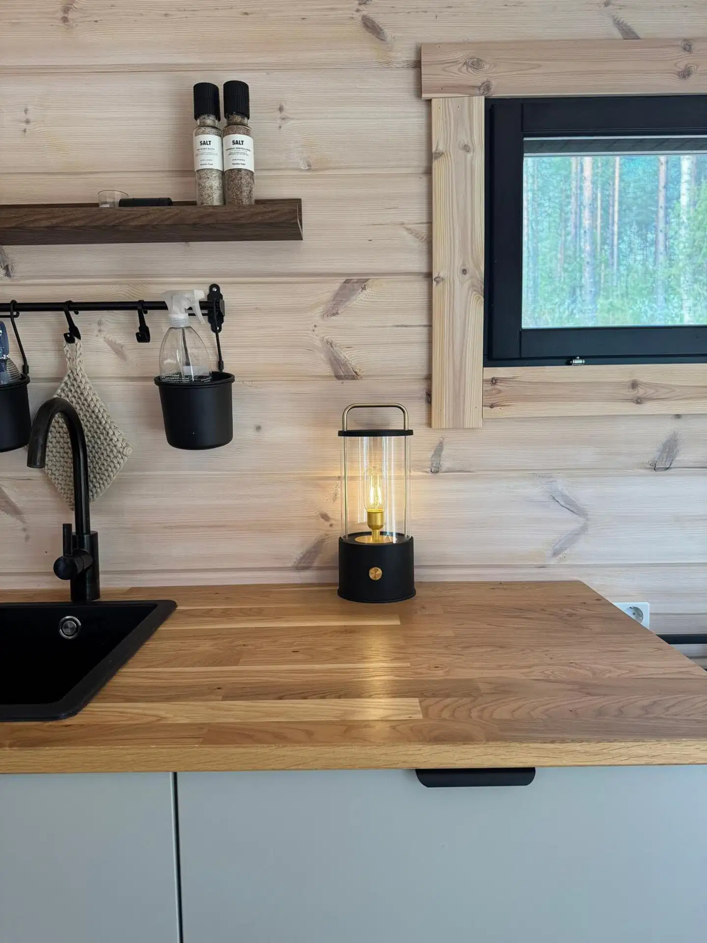 Airam TYRSKY LASILYHTY USB-LAD. MUSTA - 5